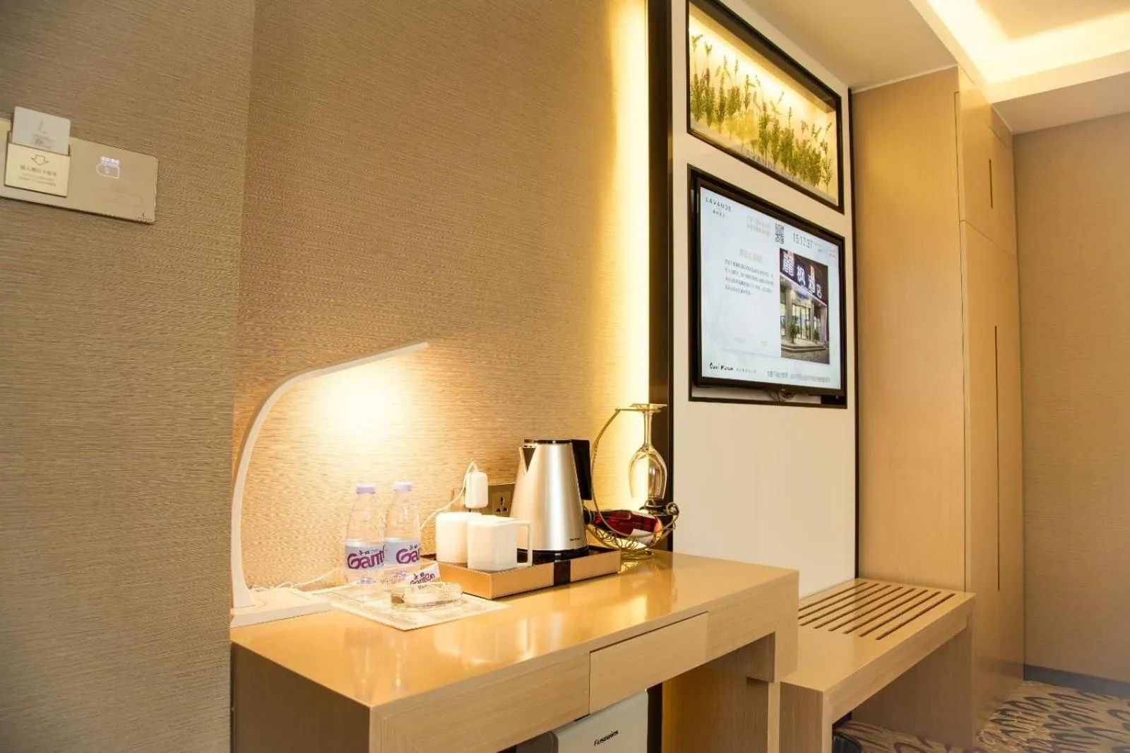 Lavande Hotels·Shenzhen North Railway Station Bantian Metro Station