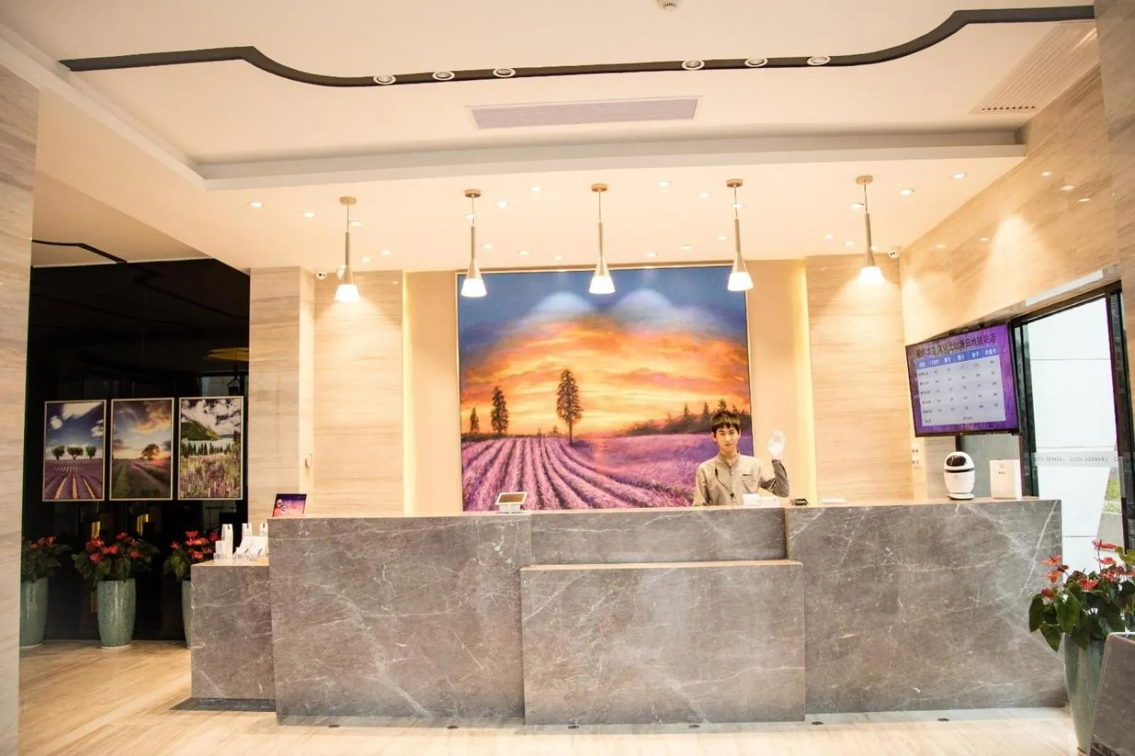 Lavande Hotels·Shenzhen North Railway Station Bantian Metro Station