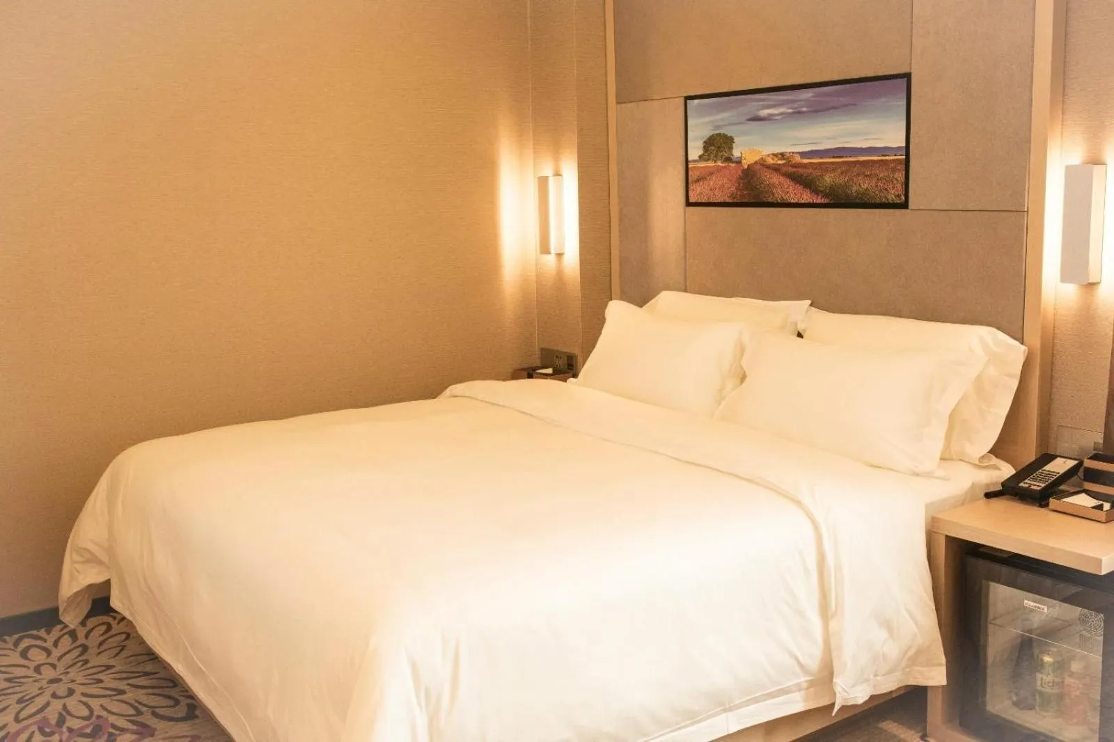 Bed in Lavande Hotels·Shenzhen North Railway Station Bantian Metro Station