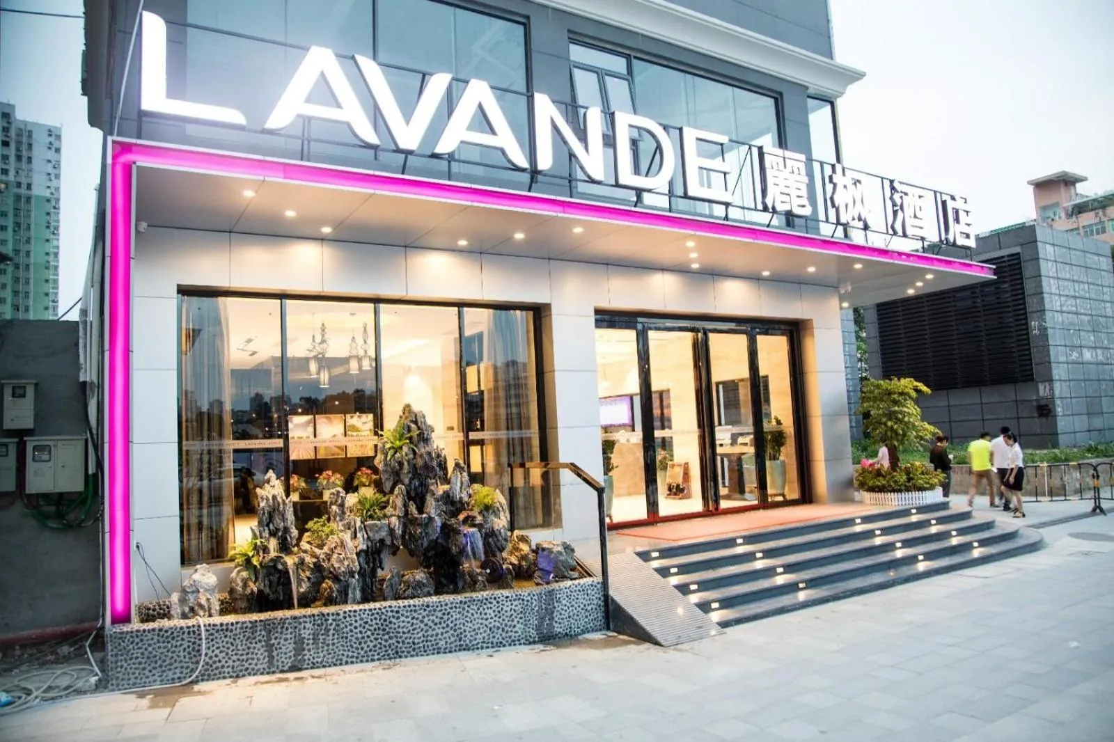 Lavande Hotels·Shenzhen North Railway Station Bantian Metro Station