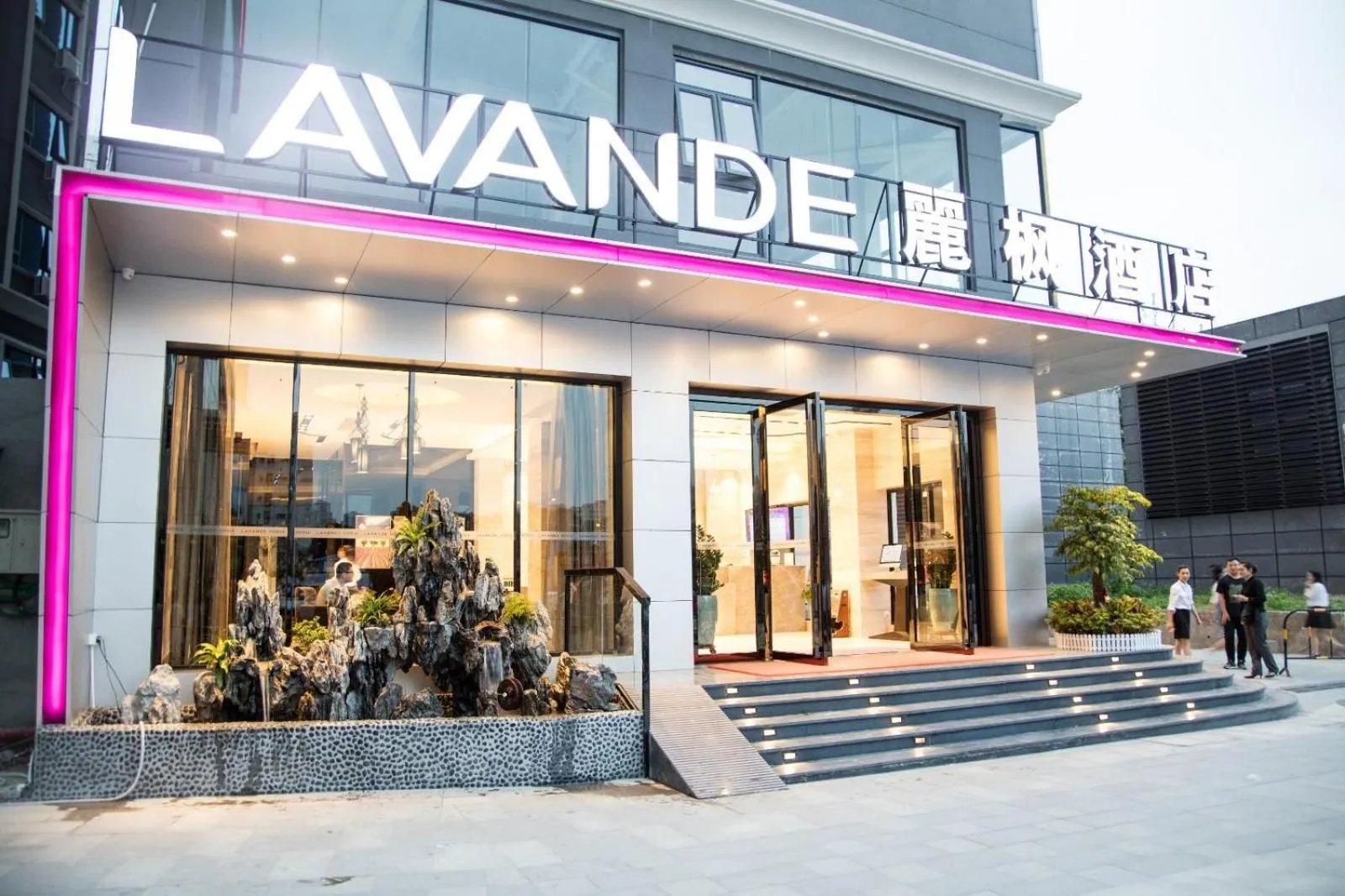 Lavande Hotels·Shenzhen North Railway Station Bantian Metro Station