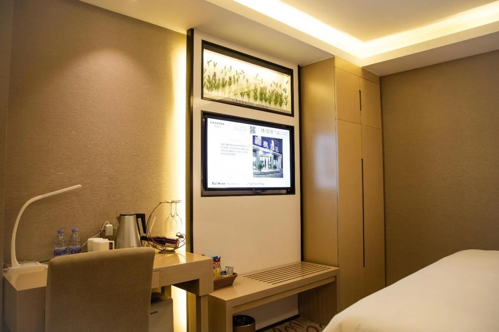 Bed in Lavande Hotels·Shenzhen North Railway Station Bantian Metro Station
