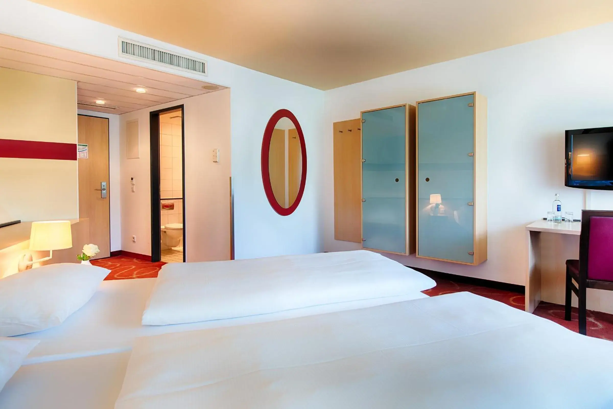 Photo of the whole room, Bed in Welcome Kongress Hotel Bamberg Photo of the whole room, Bed in Welcome Kongress Hotel Bamberg