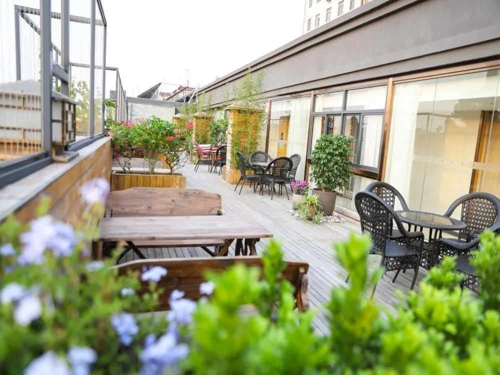 LAVANDE HOTELS SHENZHEN NORTH STATION LONGHUA FOXCONN HEADQUARTERS