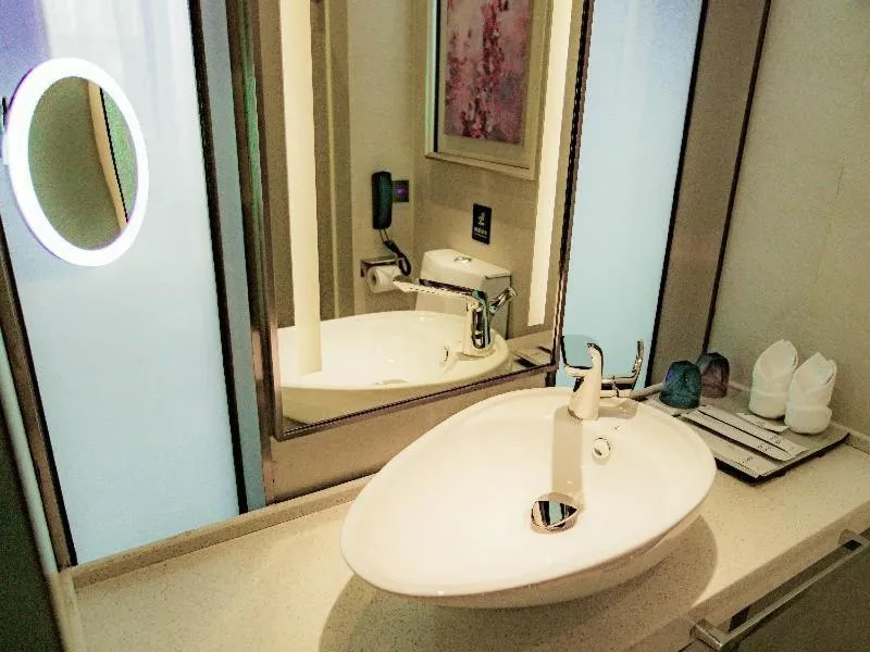 Lavande Hotels·Zhuhai Qinglv Middle Road Opera House