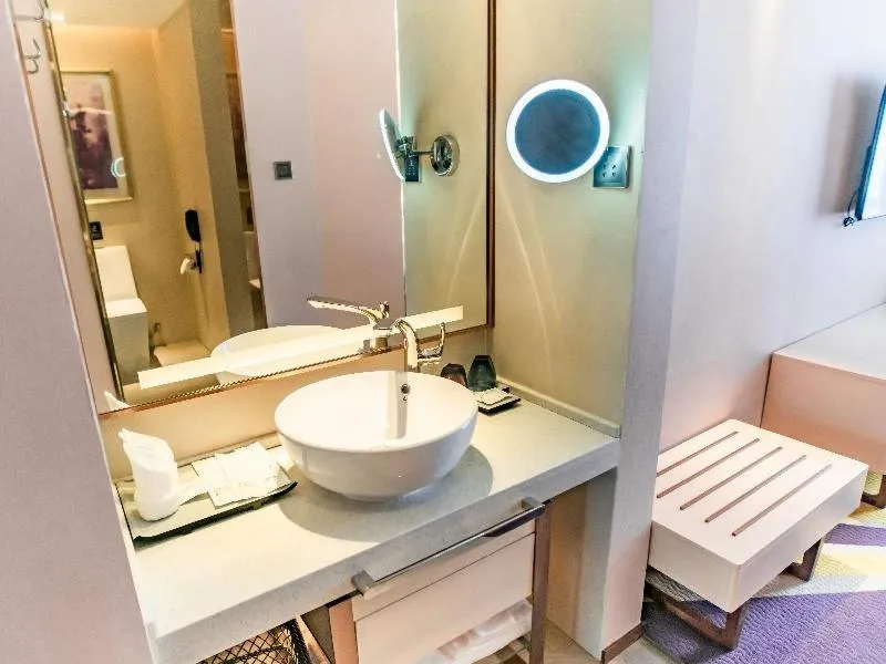 Lavande Hotels·Zhuhai Qinglv Middle Road Opera House