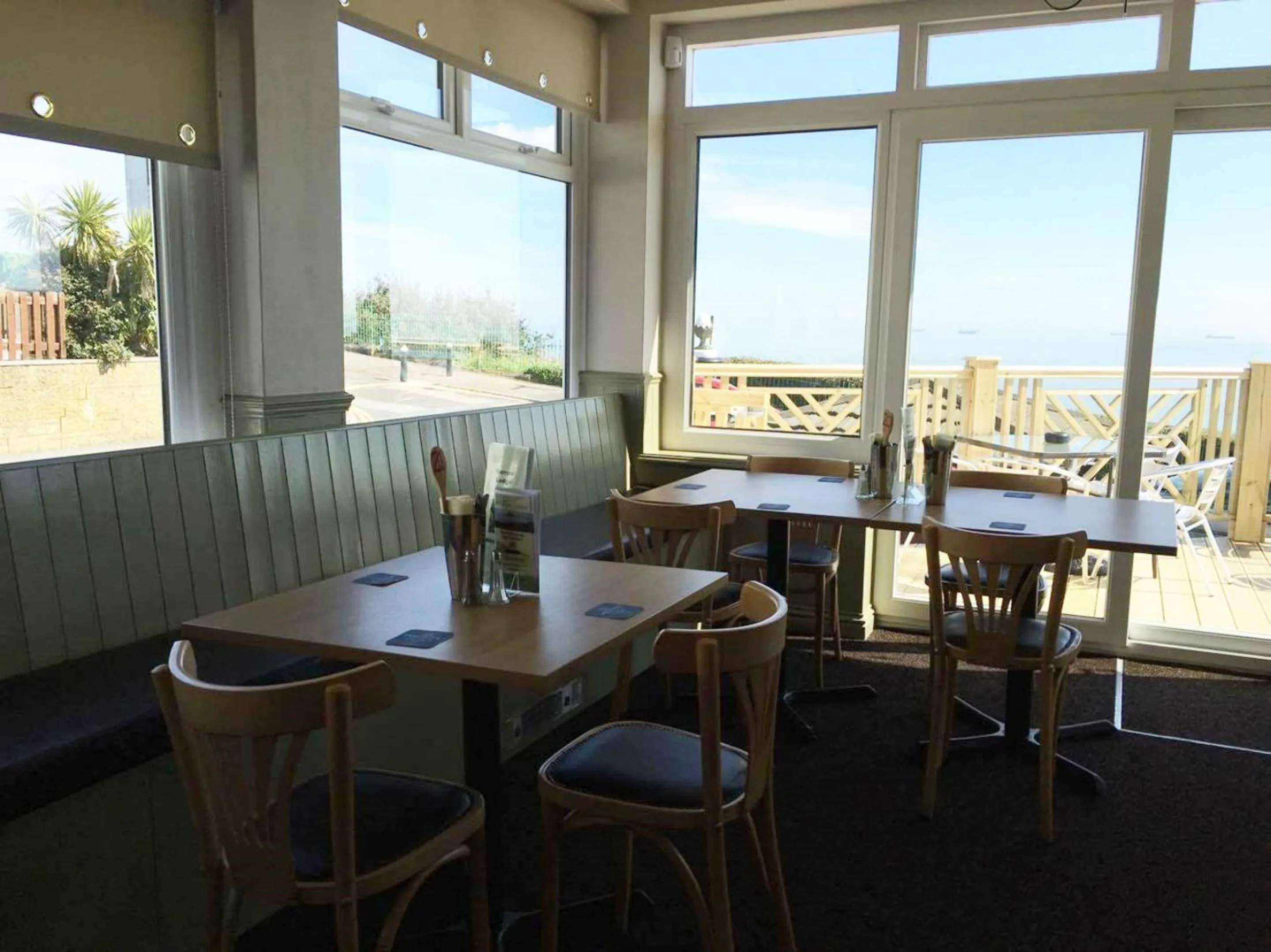 Coffee/tea facilities in Harrow Lodge Hotel