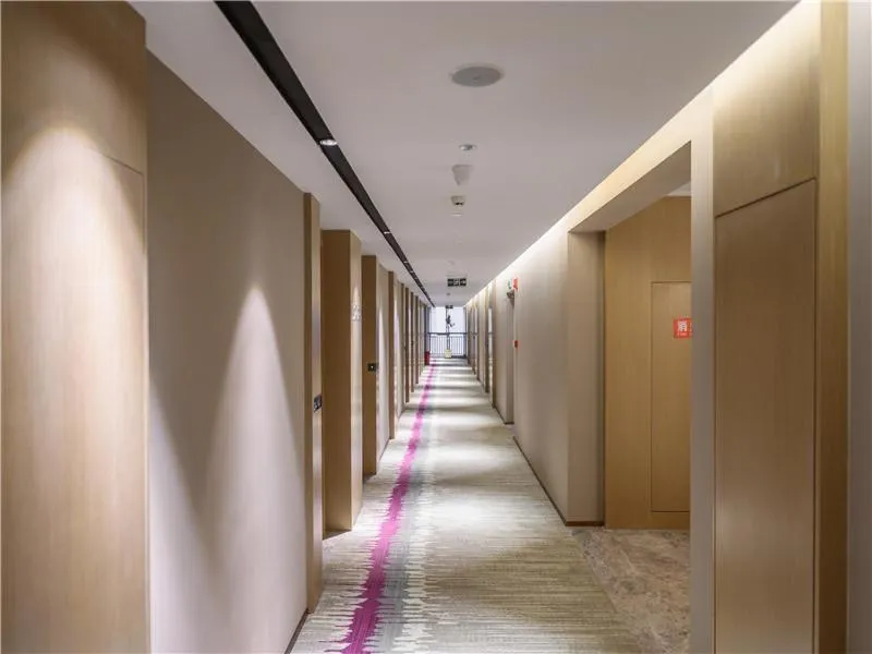 Lavande Hotel Chengdou Qingbai River Phoenix Lake