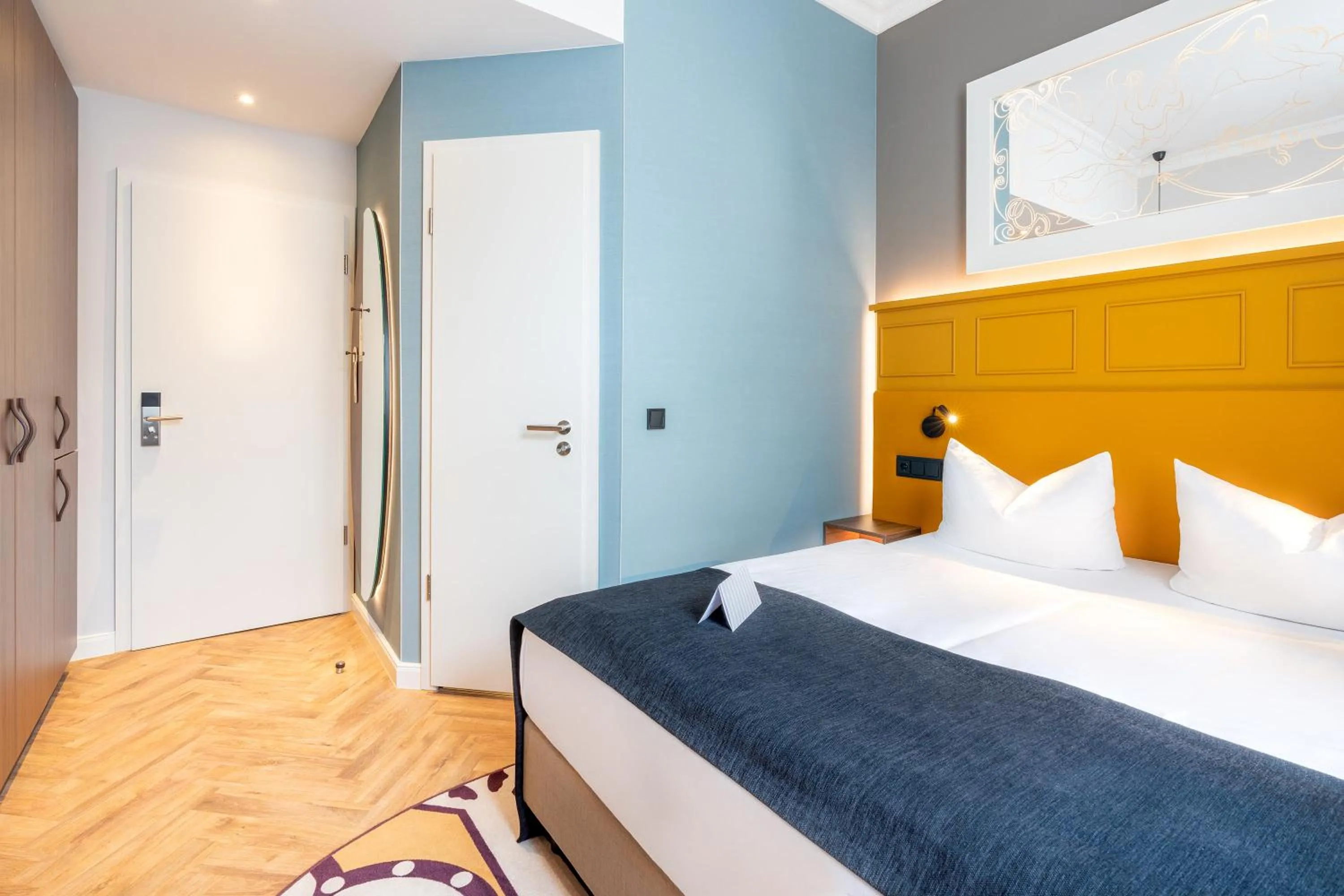 Photo of the whole room, Bed in SEETELHOTEL Ostseehotel das Entdeckerhotel an der Ostsee und der perfekte Startpunkt für Ihre Inselabenteuer