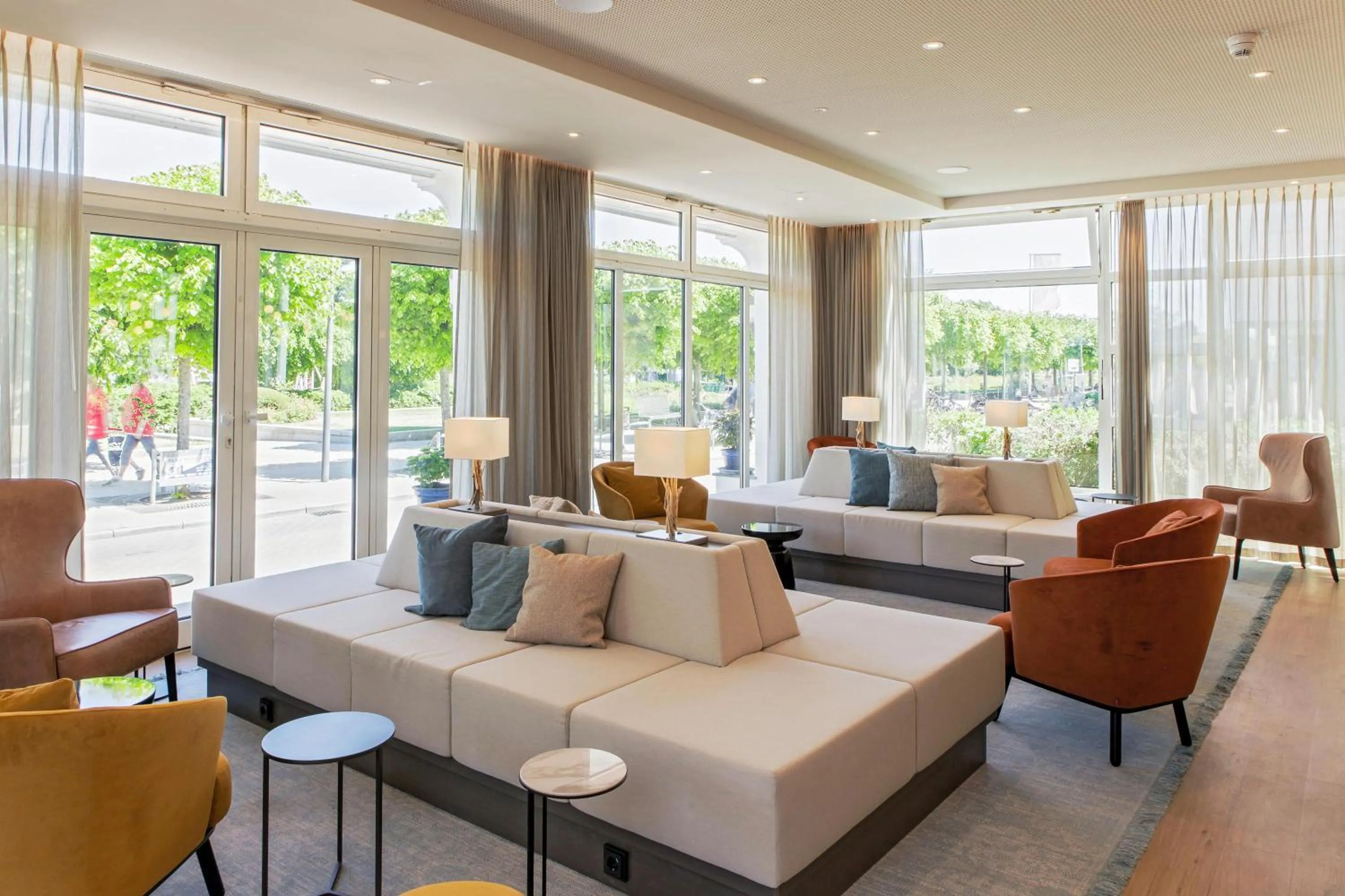 Lounge or bar in SEETELHOTEL Ostseehotel das Entdeckerhotel an der Ostsee und der perfekte Startpunkt für Ihre Inselabenteuer