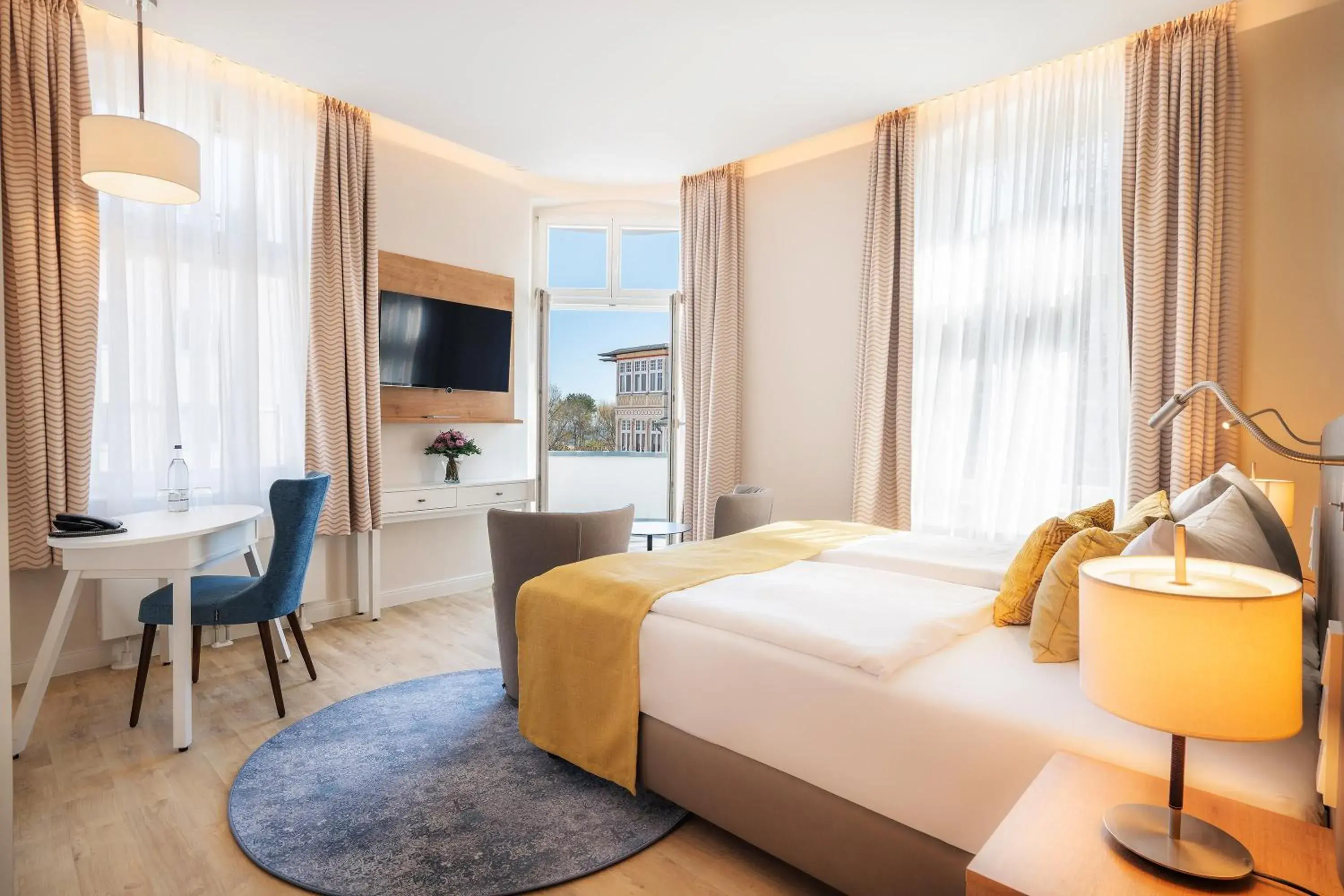 Double Room with Balcony - single occupancy - Annex in SEETELHOTEL Ostseehotel das Entdeckerhotel an der Ostsee und der perfekte Startpunkt für Ihre Inselabenteuer Double Room with Balcony - single occupancy - Annex in SEETELHOTEL Ostseehotel das Entdeckerhotel an der Ostsee und der perfekte Startpunkt für Ihre Inselabenteuer