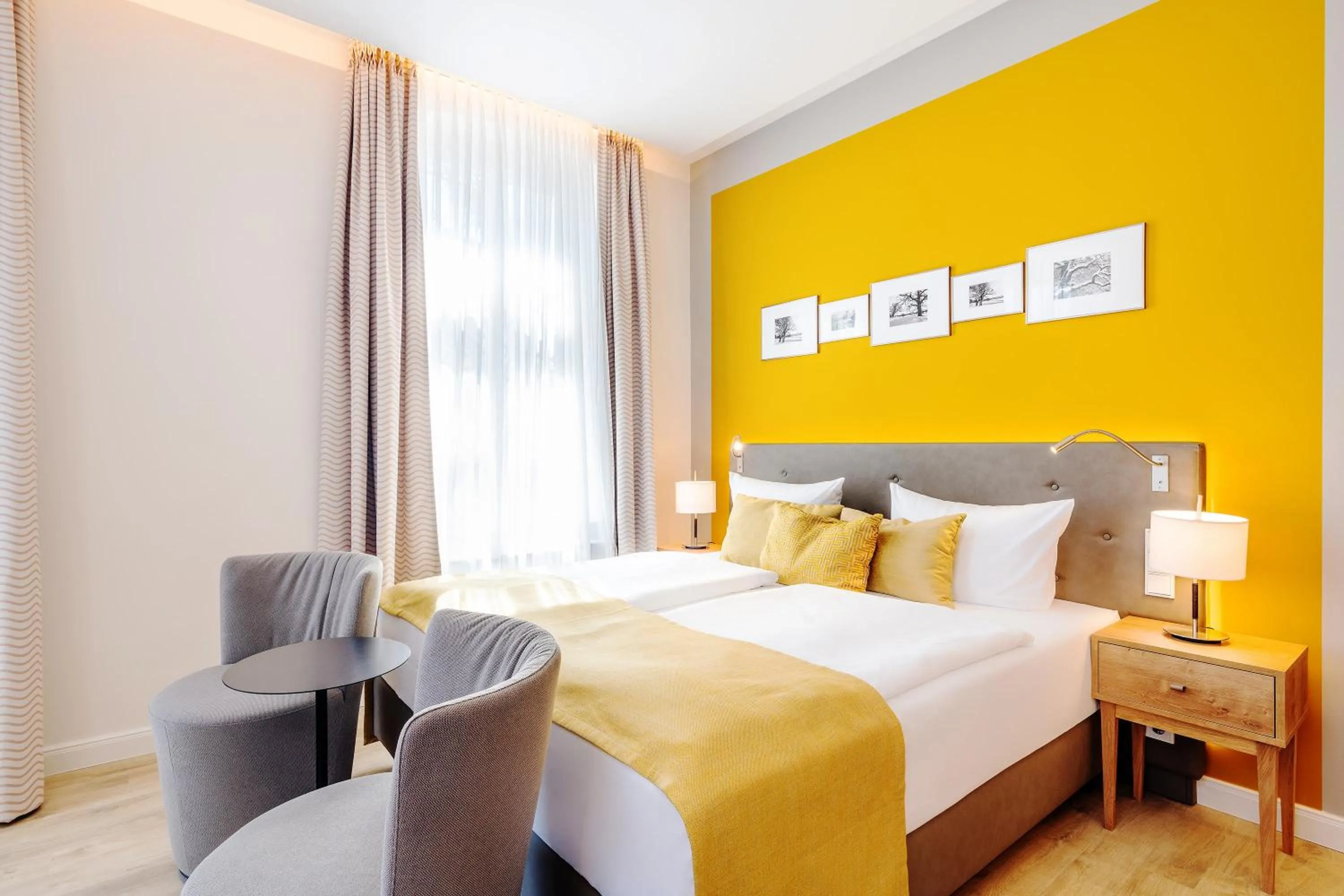 Photo of the whole room, Bed in SEETELHOTEL Ostseehotel das Entdeckerhotel an der Ostsee und der perfekte Startpunkt für Ihre Inselabenteuer