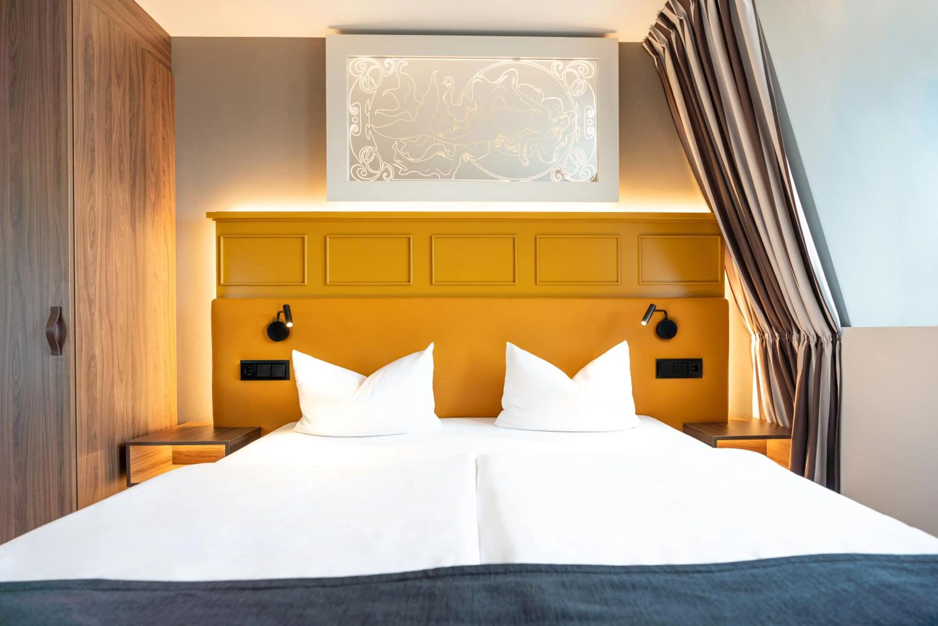 Bed in SEETELHOTEL Ostseehotel das Entdeckerhotel an der Ostsee und der perfekte Startpunkt für Ihre Inselabenteuer