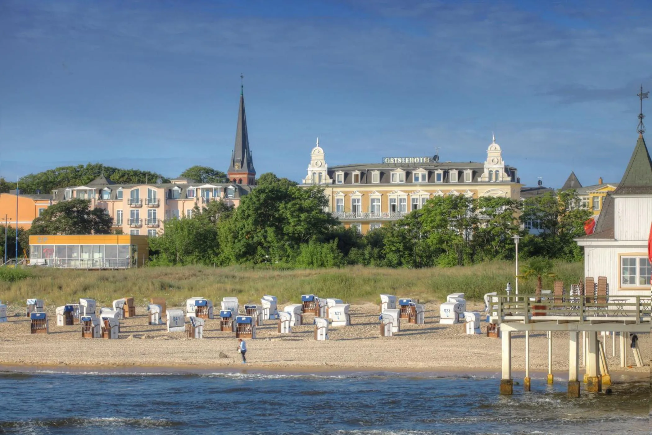 Facade/entrance in SEETELHOTEL Ostseehotel das Entdeckerhotel an der Ostsee und der perfekte Startpunkt für Ihre Inselabenteuer