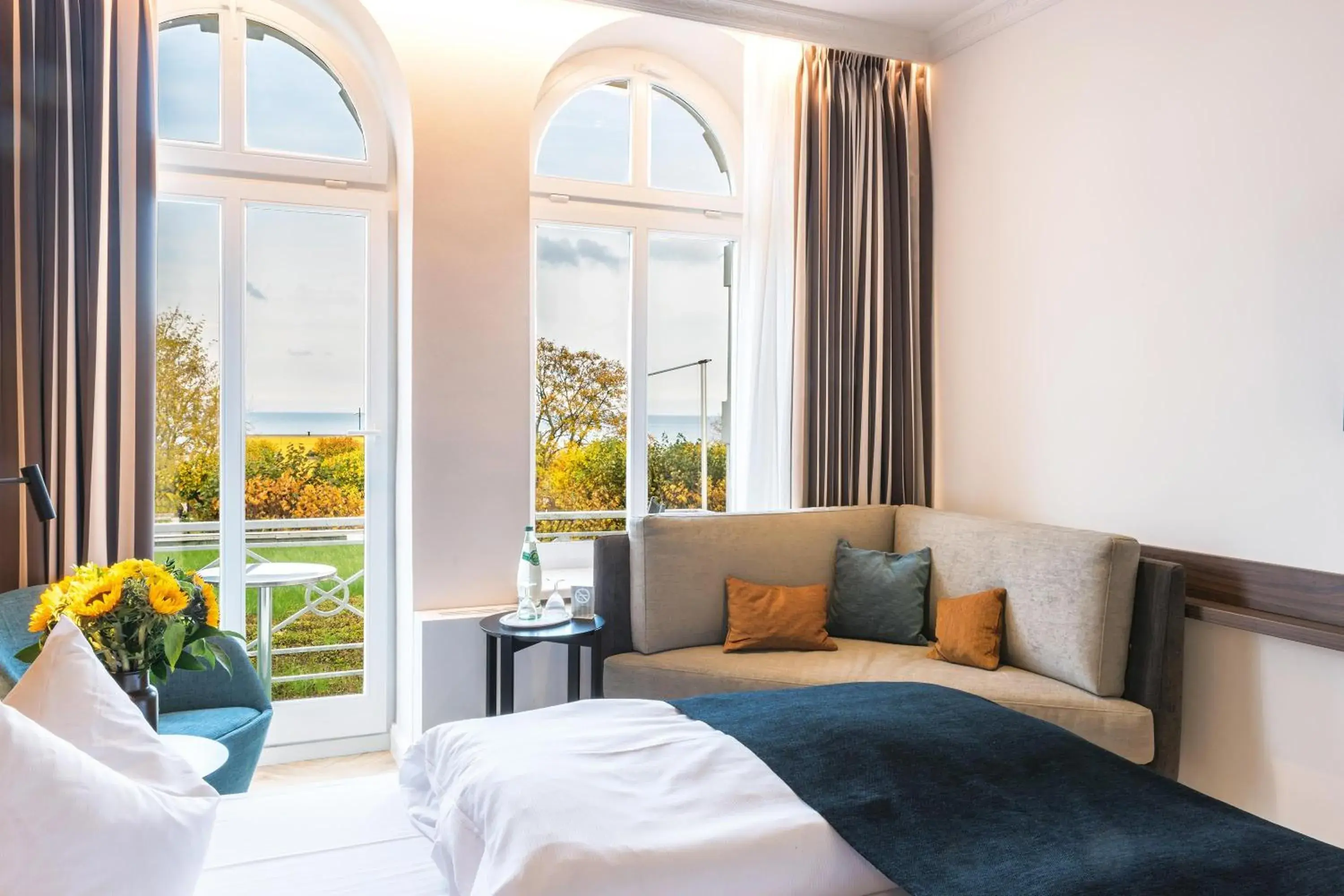 Photo of the whole room, Bed in SEETELHOTEL Ostseehotel das Entdeckerhotel an der Ostsee und der perfekte Startpunkt für Ihre Inselabenteuer Photo of the whole room, Bed in SEETELHOTEL Ostseehotel das Entdeckerhotel an der Ostsee und der perfekte Startpunkt für Ihre Inselabenteuer