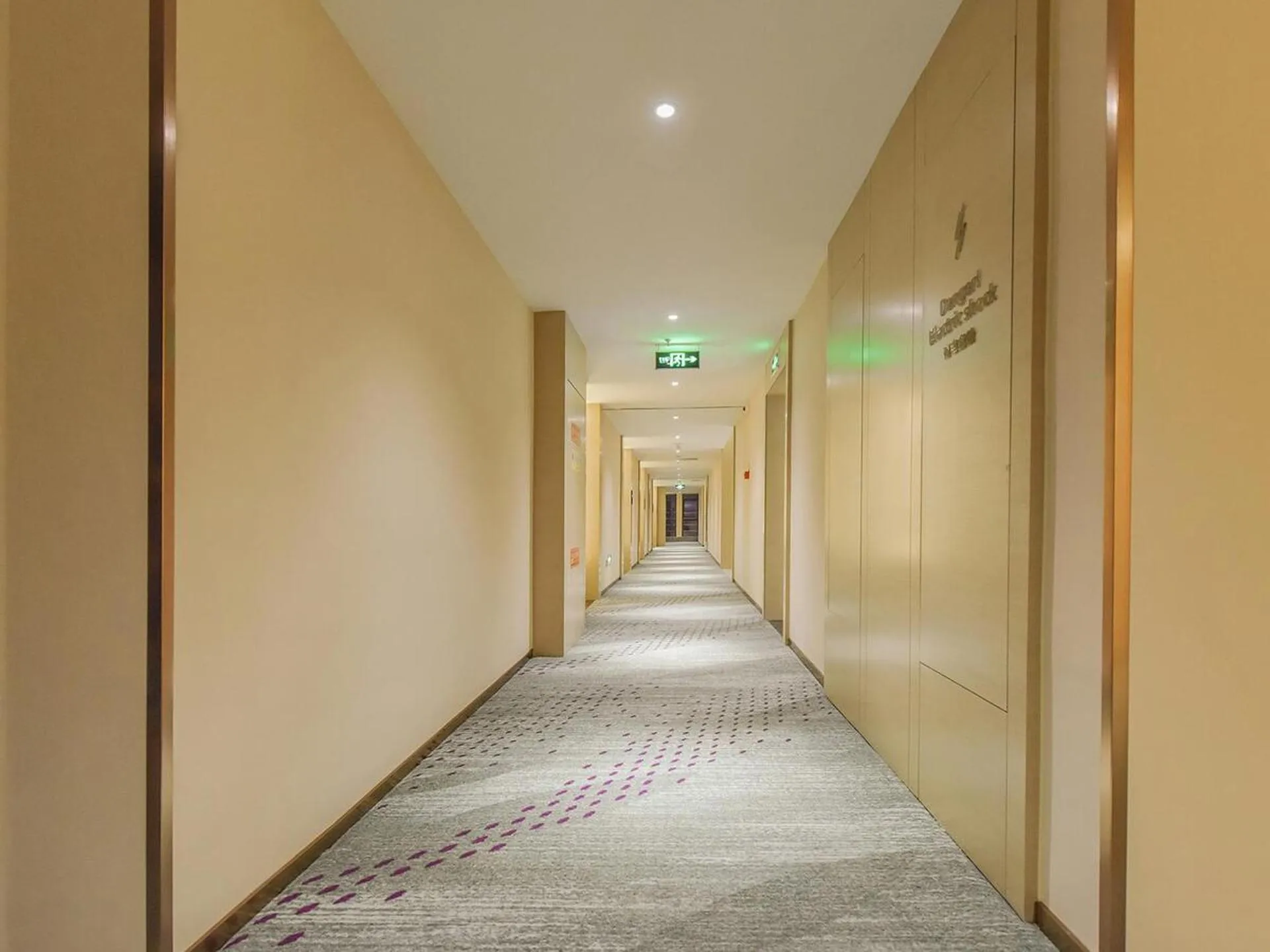 Lavande Hotel Chongqing Nanping Pedestrian Street Convention and Exhibition Center