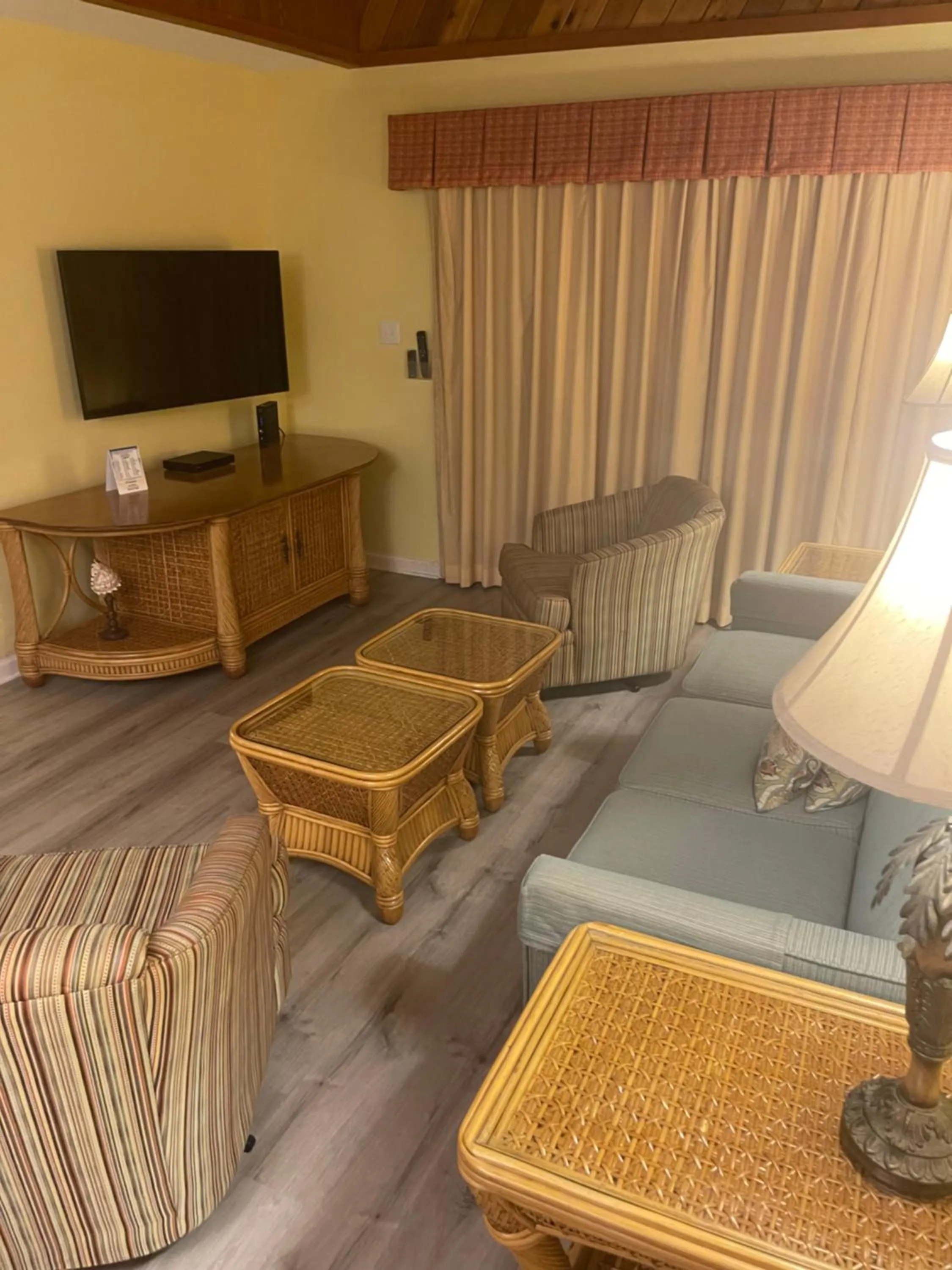 Living room, Bed in GetAways at Soundside Holiday Beach Resort