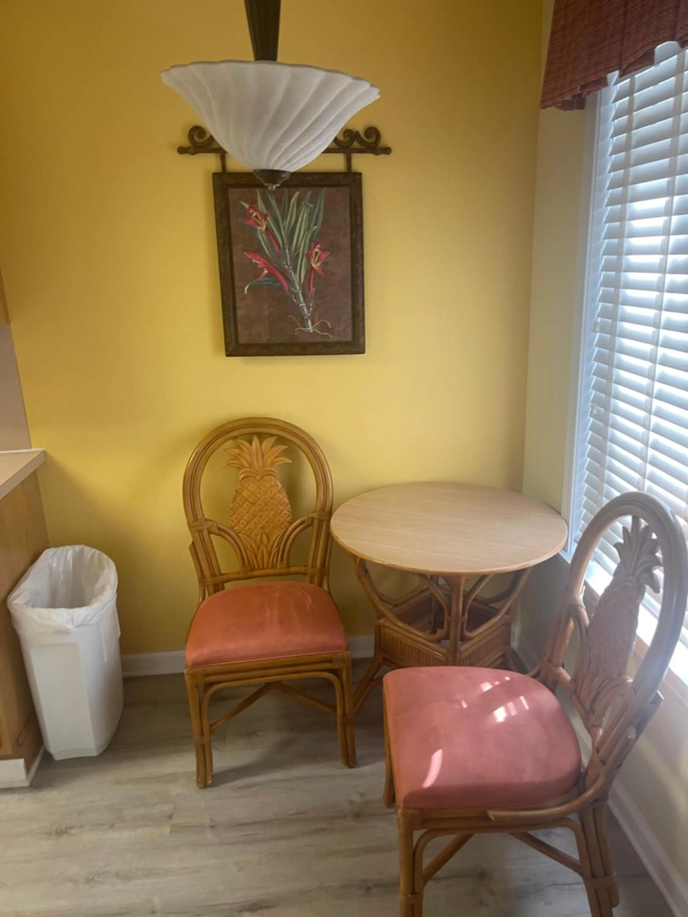 Dining area in GetAways at Soundside Holiday Beach Resort