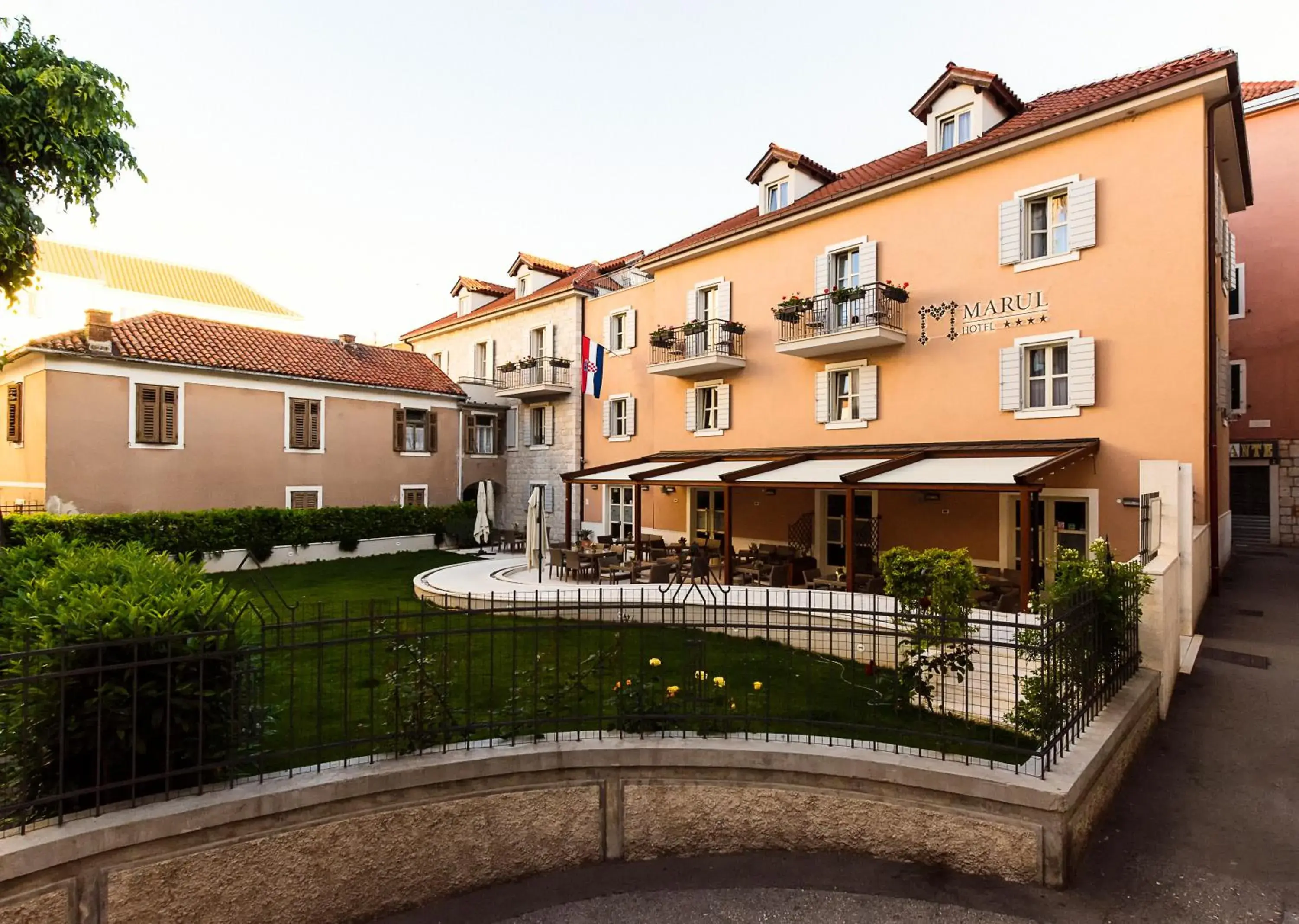 Facade/entrance in Hotel Marul Facade/entrance in Hotel Marul