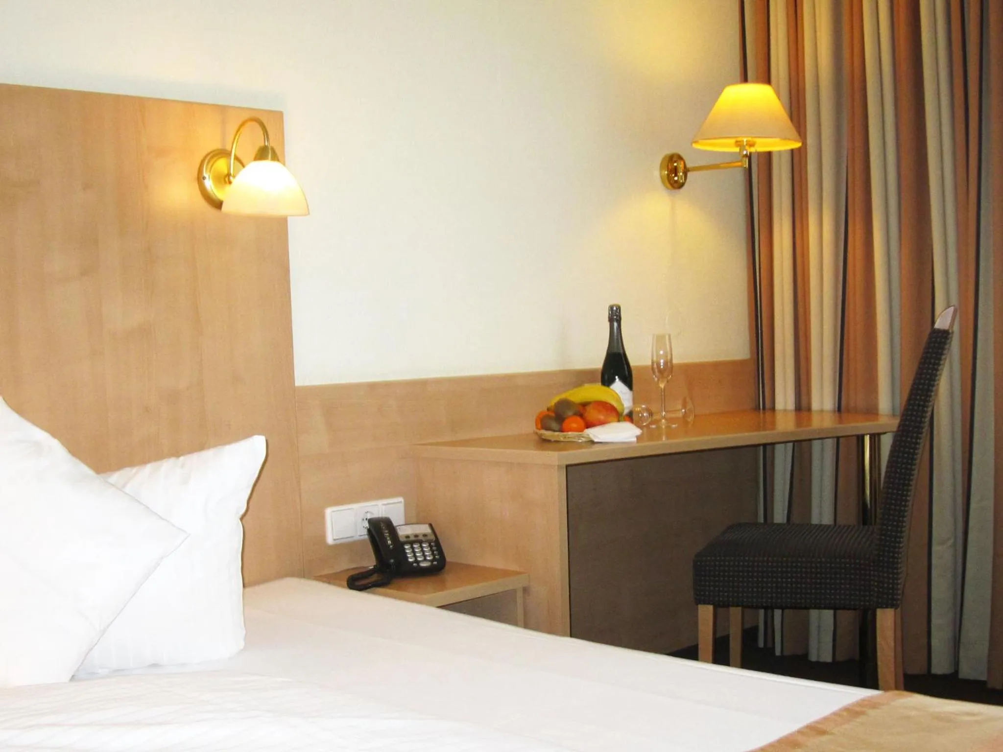 Bed in Motel Frankfurt