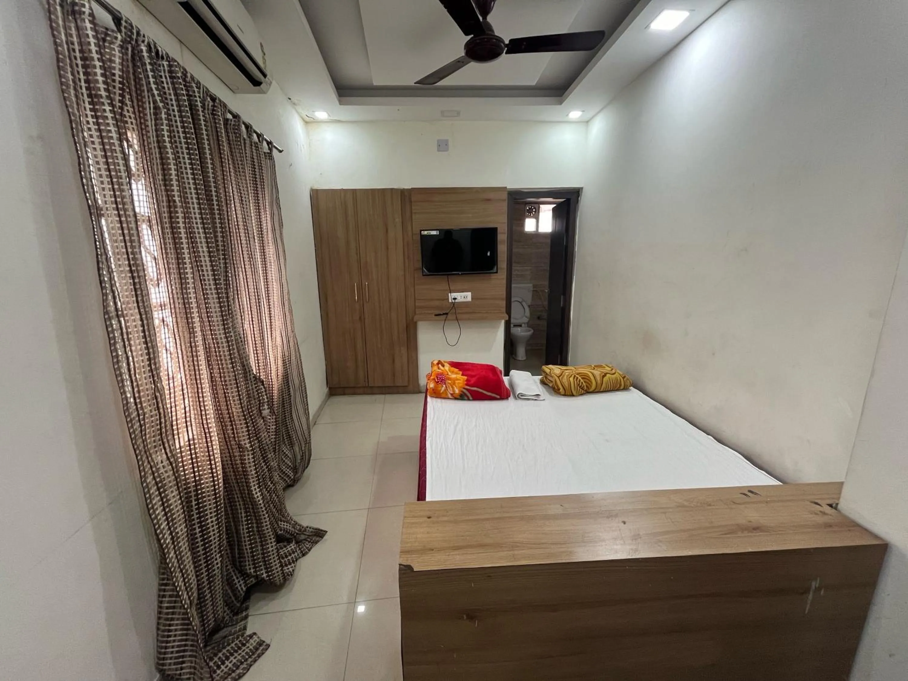 Bedroom, Bed in Super Hotel O Mominpur Guest House