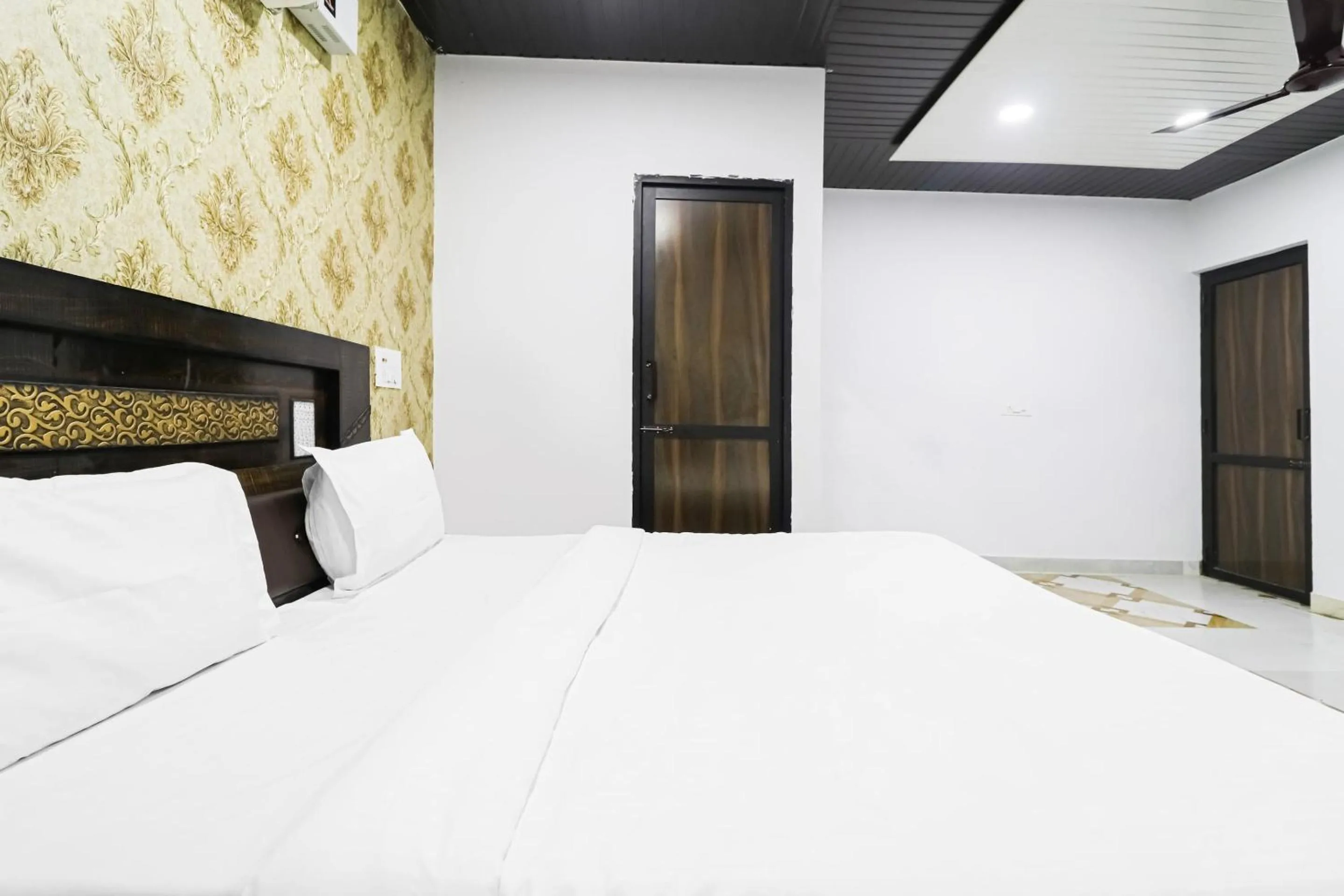 Bedroom in Hotel O King Villa's