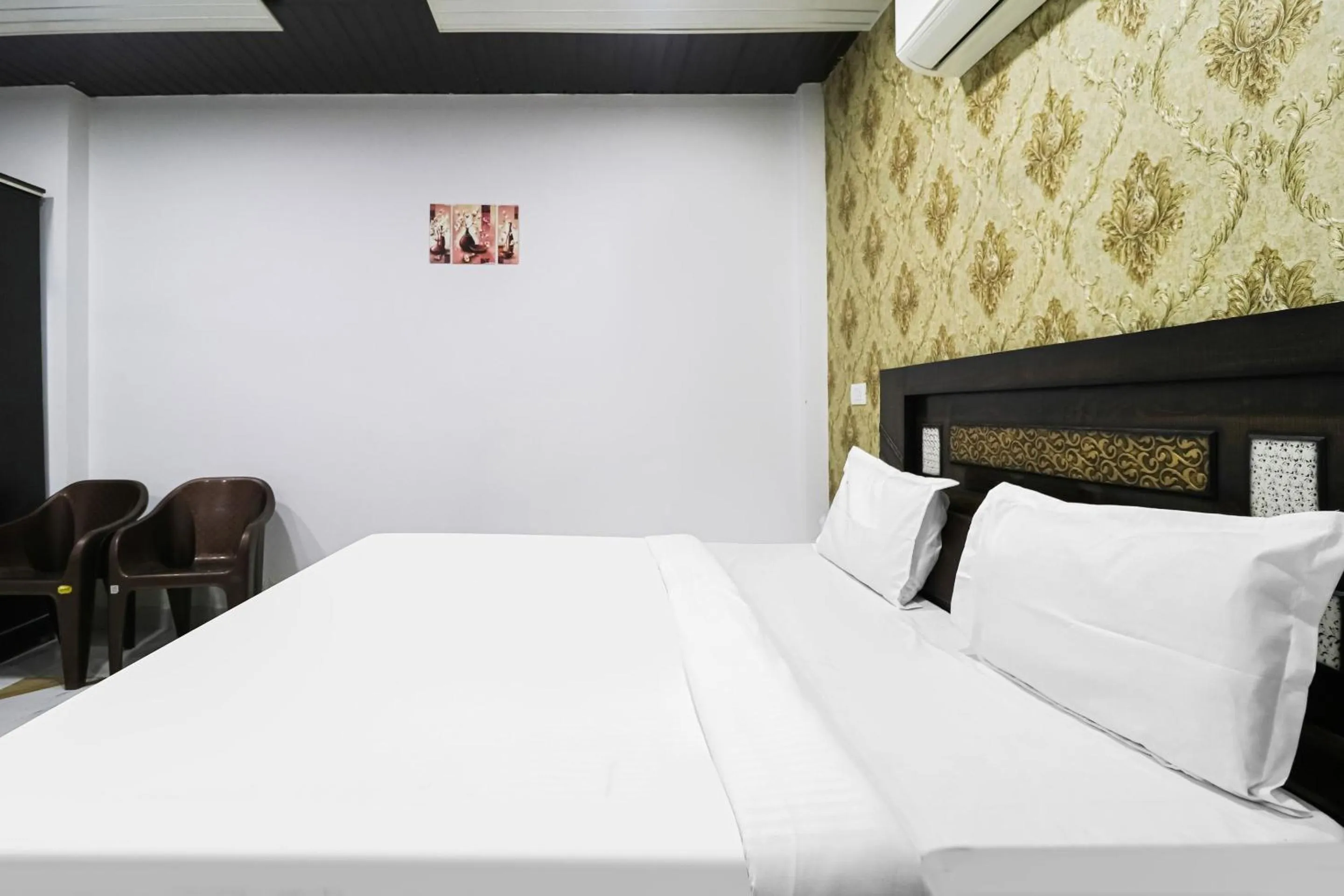 Bedroom, Bed in Hotel O King Villa's