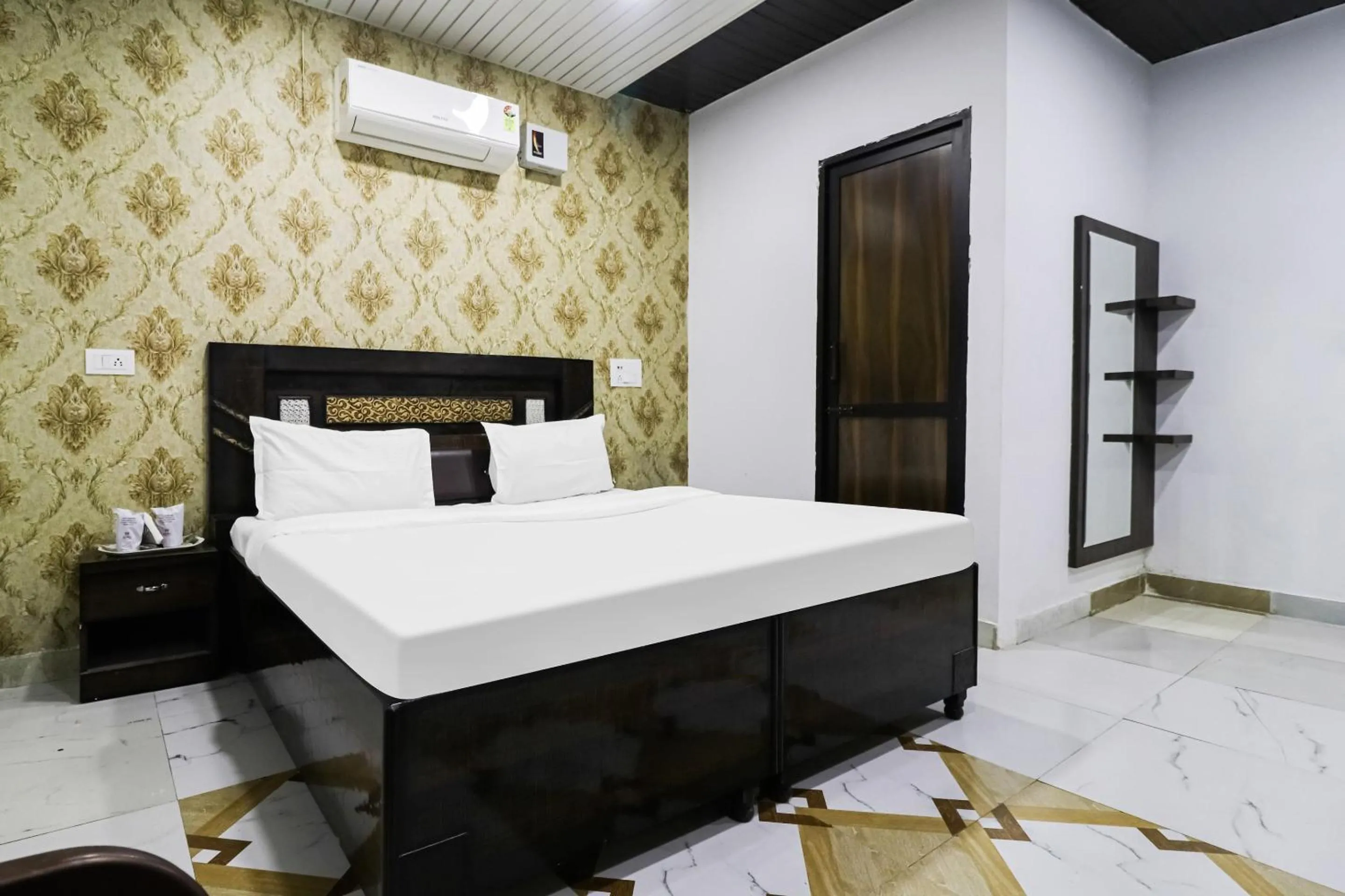 Bedroom in Hotel O King Villa's