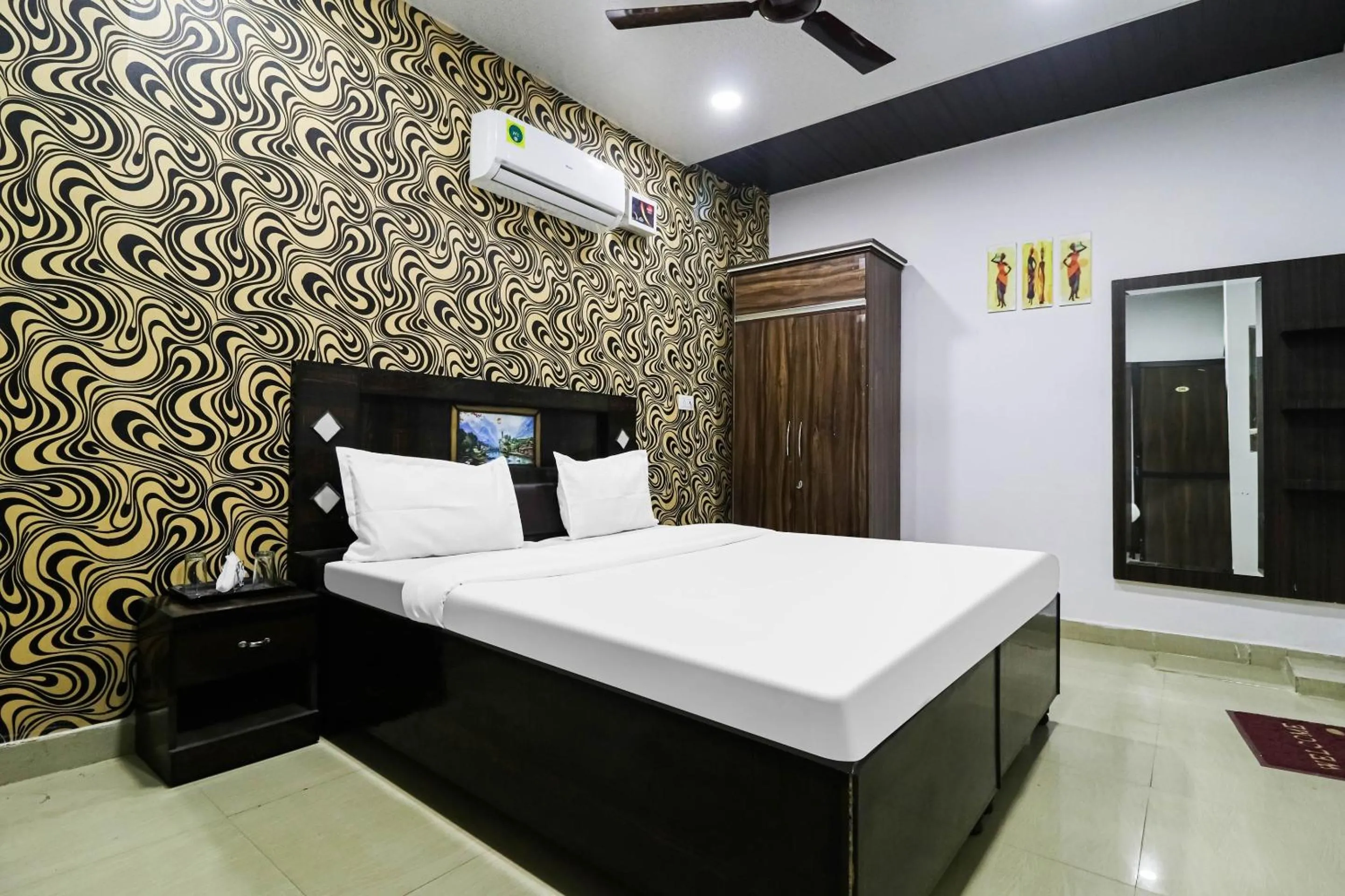 Bedroom in Hotel O King Villa's