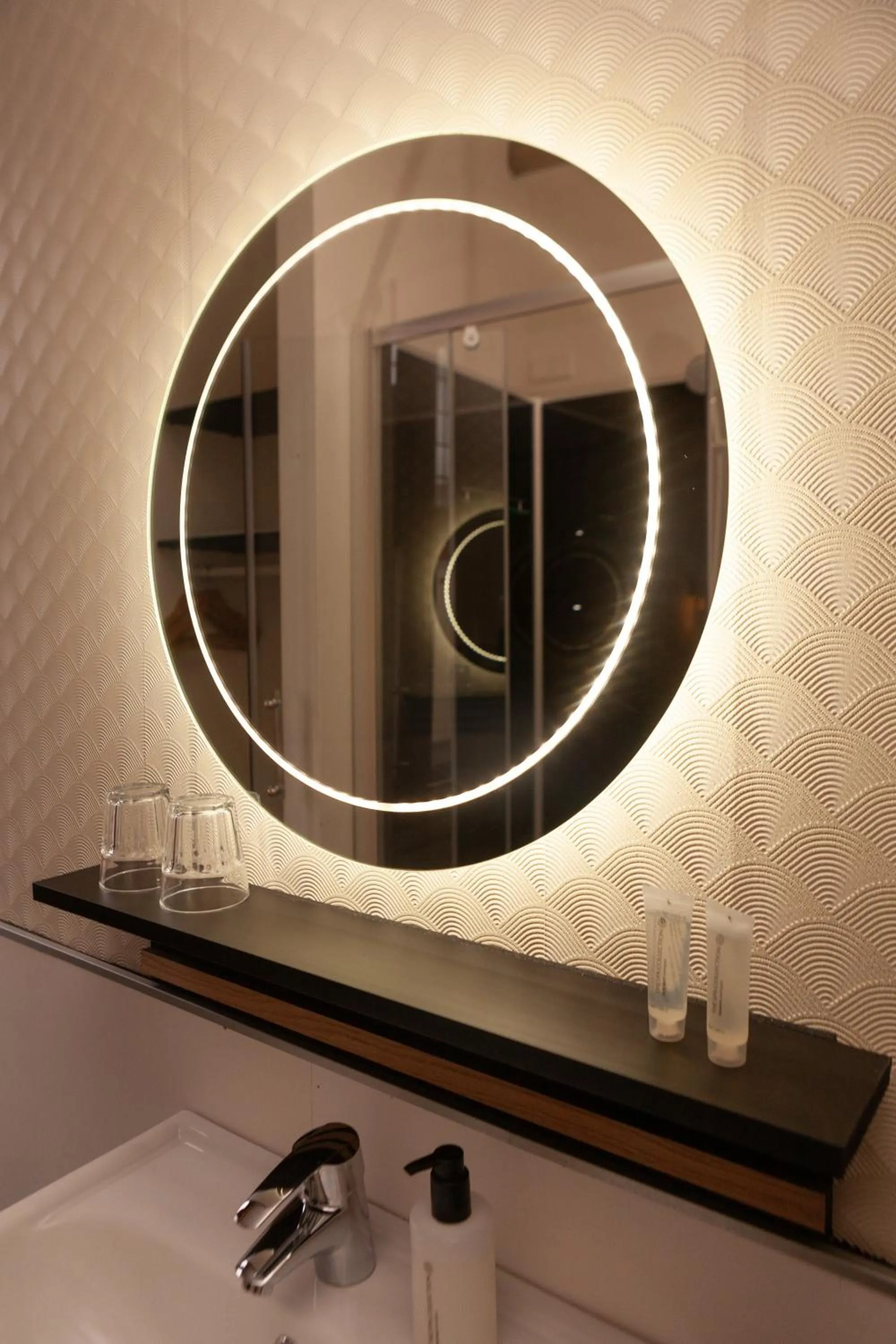 Bathroom in Kings Inn City Hotel Alkmaar