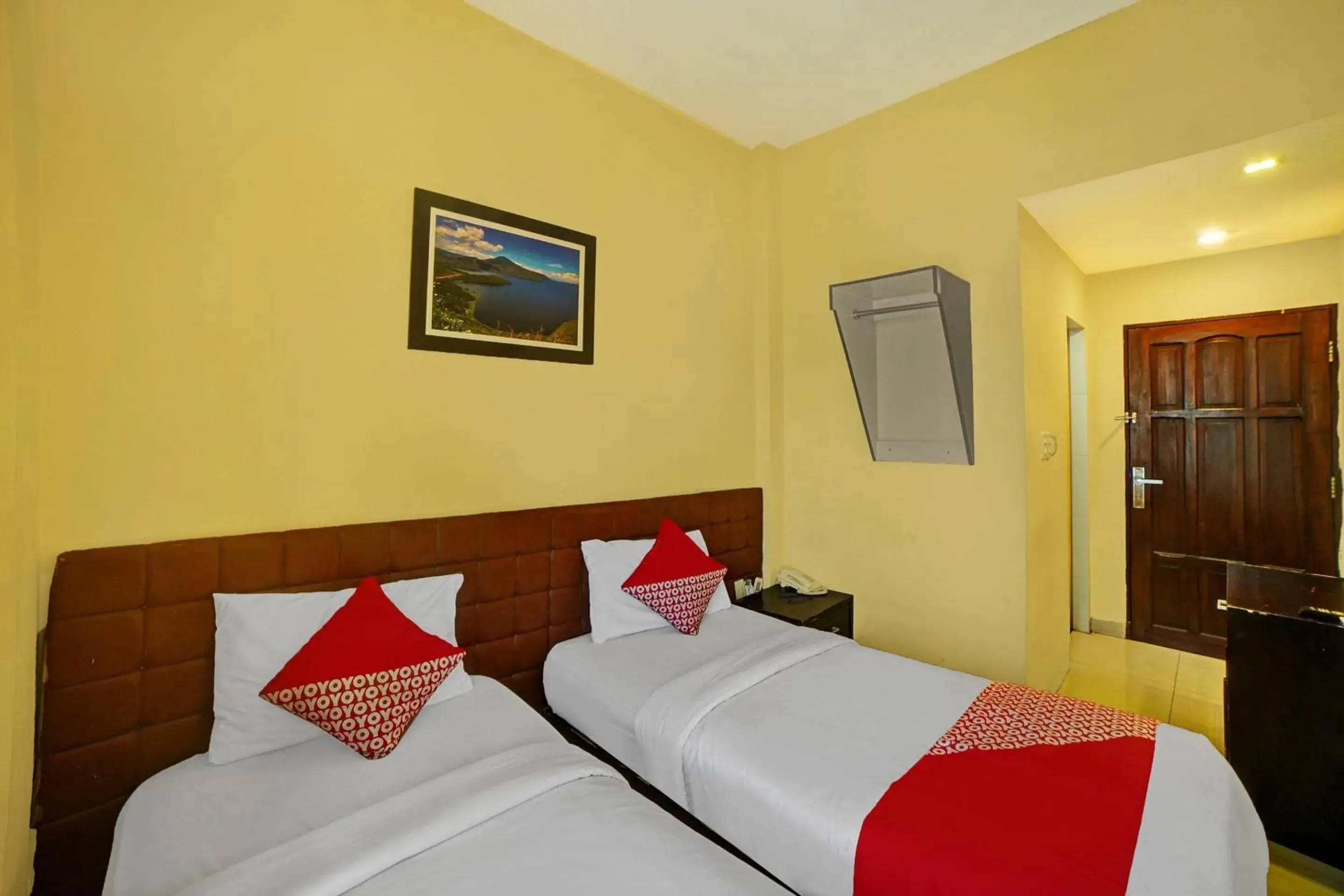 Economy Twin Room in Hotel O Wesly House Economy Twin Room in Hotel O Wesly House