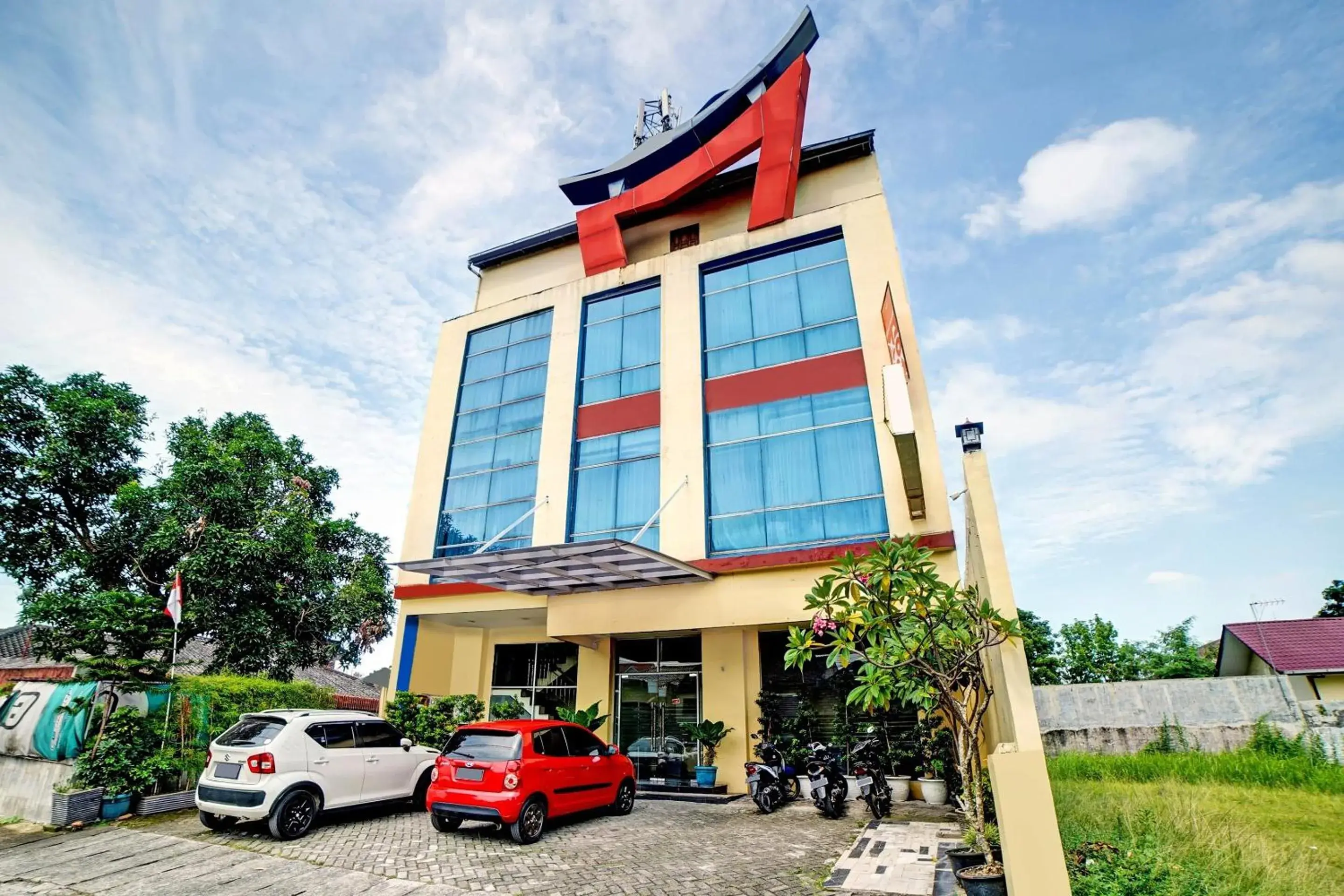 Facade/entrance in Hotel O Wesly House Facade/entrance in Hotel O Wesly House