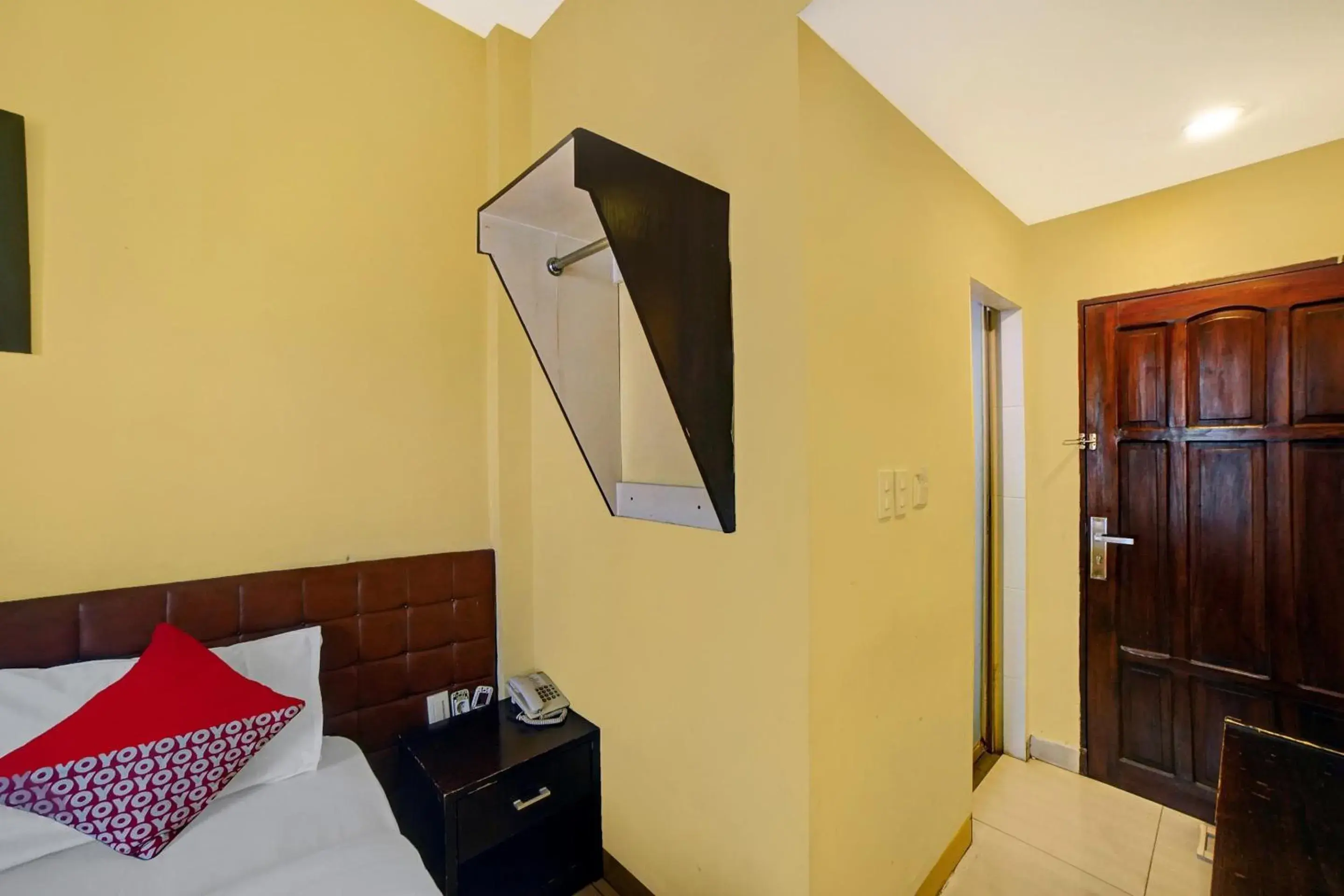 Economy Twin Room in Hotel O Wesly House Economy Twin Room in Hotel O Wesly House