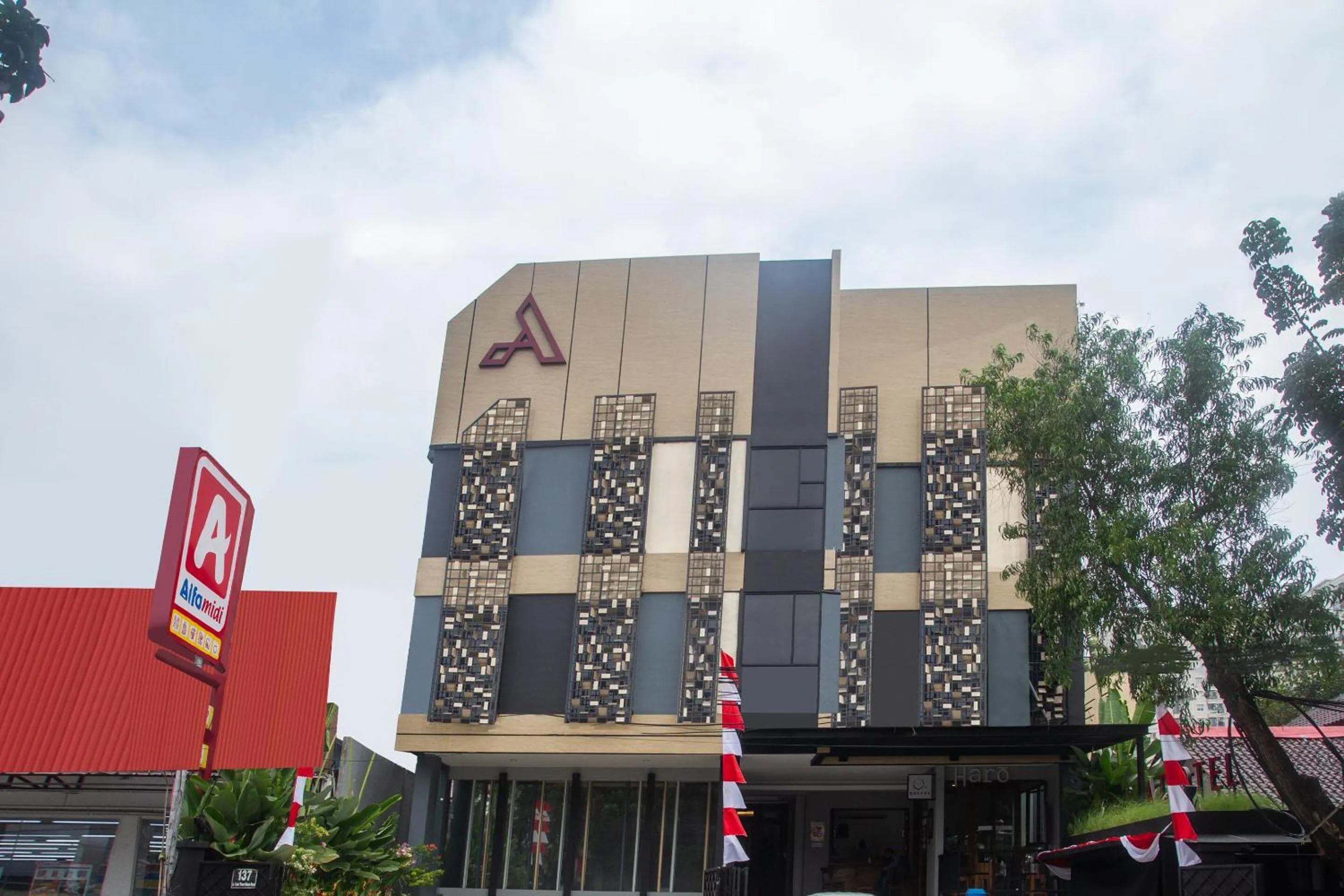 Facade/entrance in Adotel