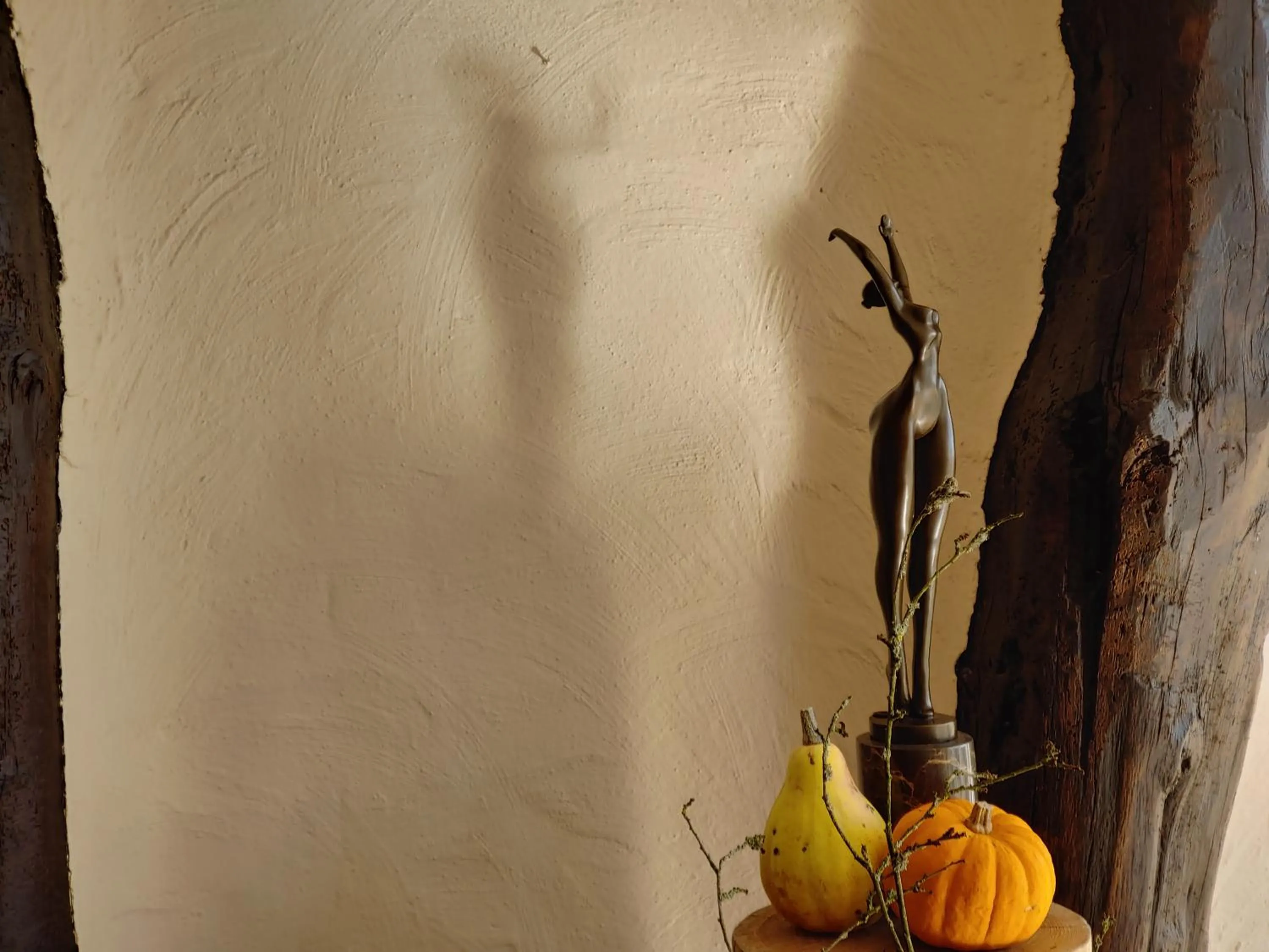 Property building in La Vie en Rose hotel