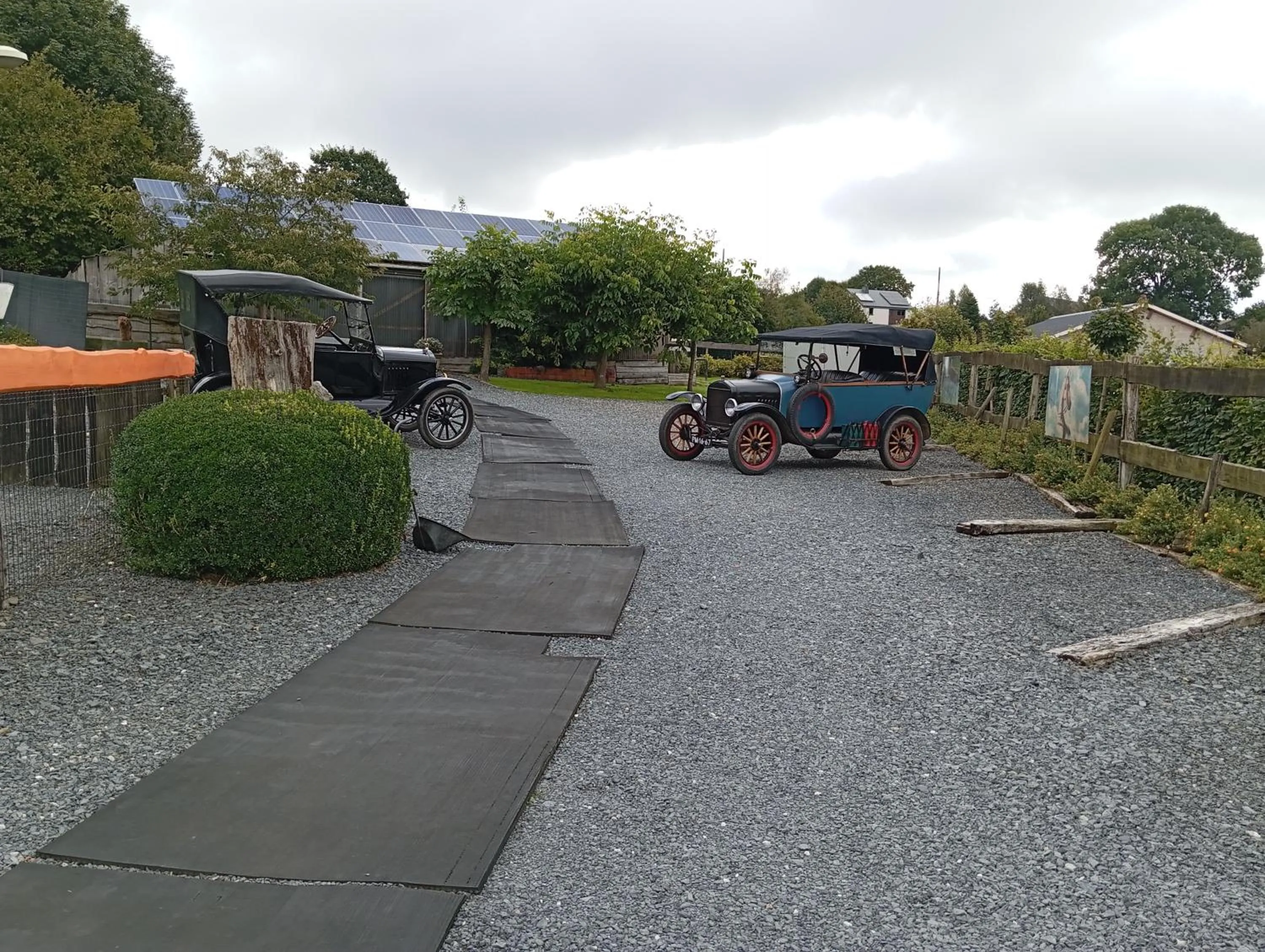 Parking in La Vie en Rose hotel