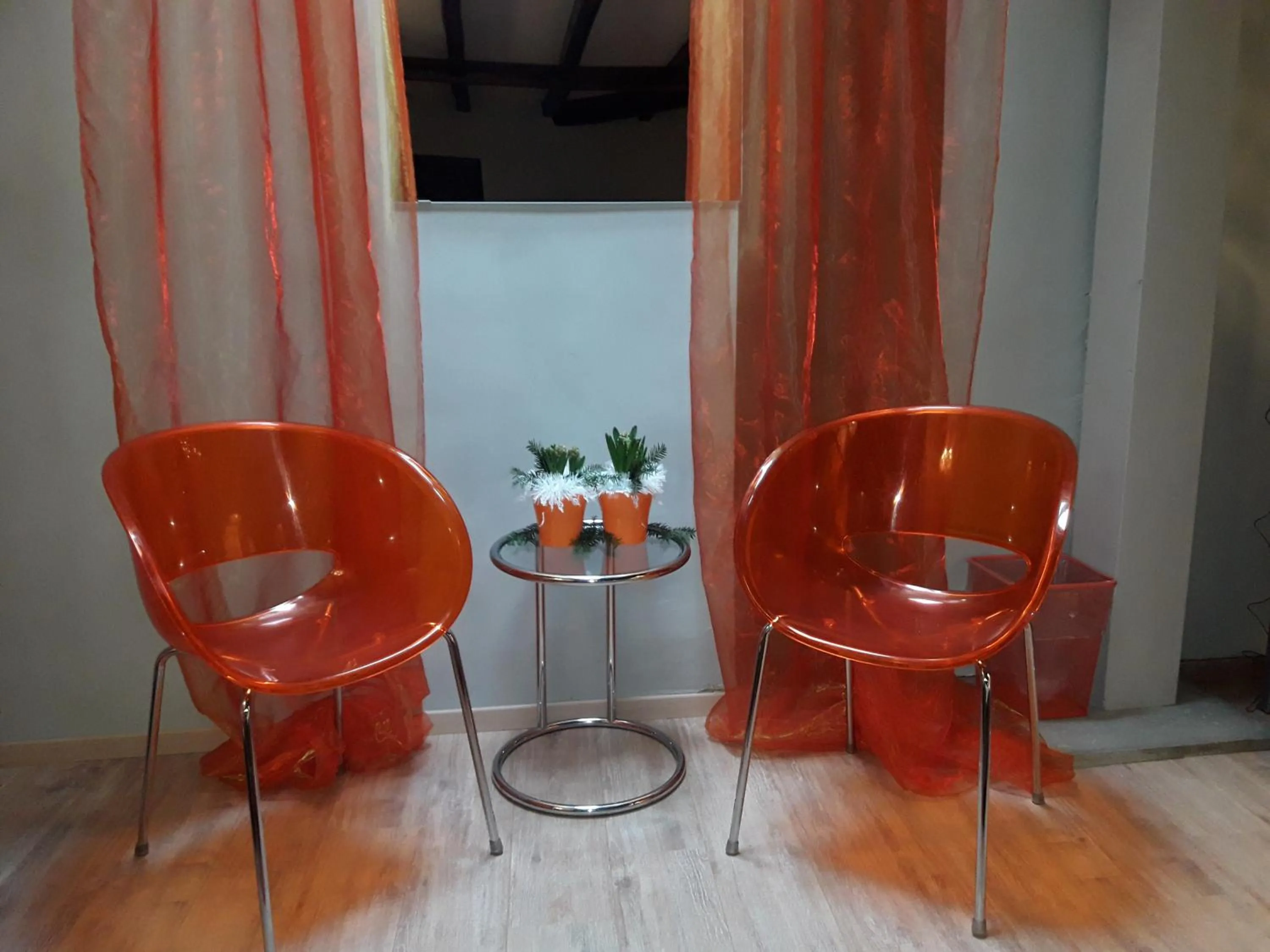 Seating area in La Vie en Rose hotel