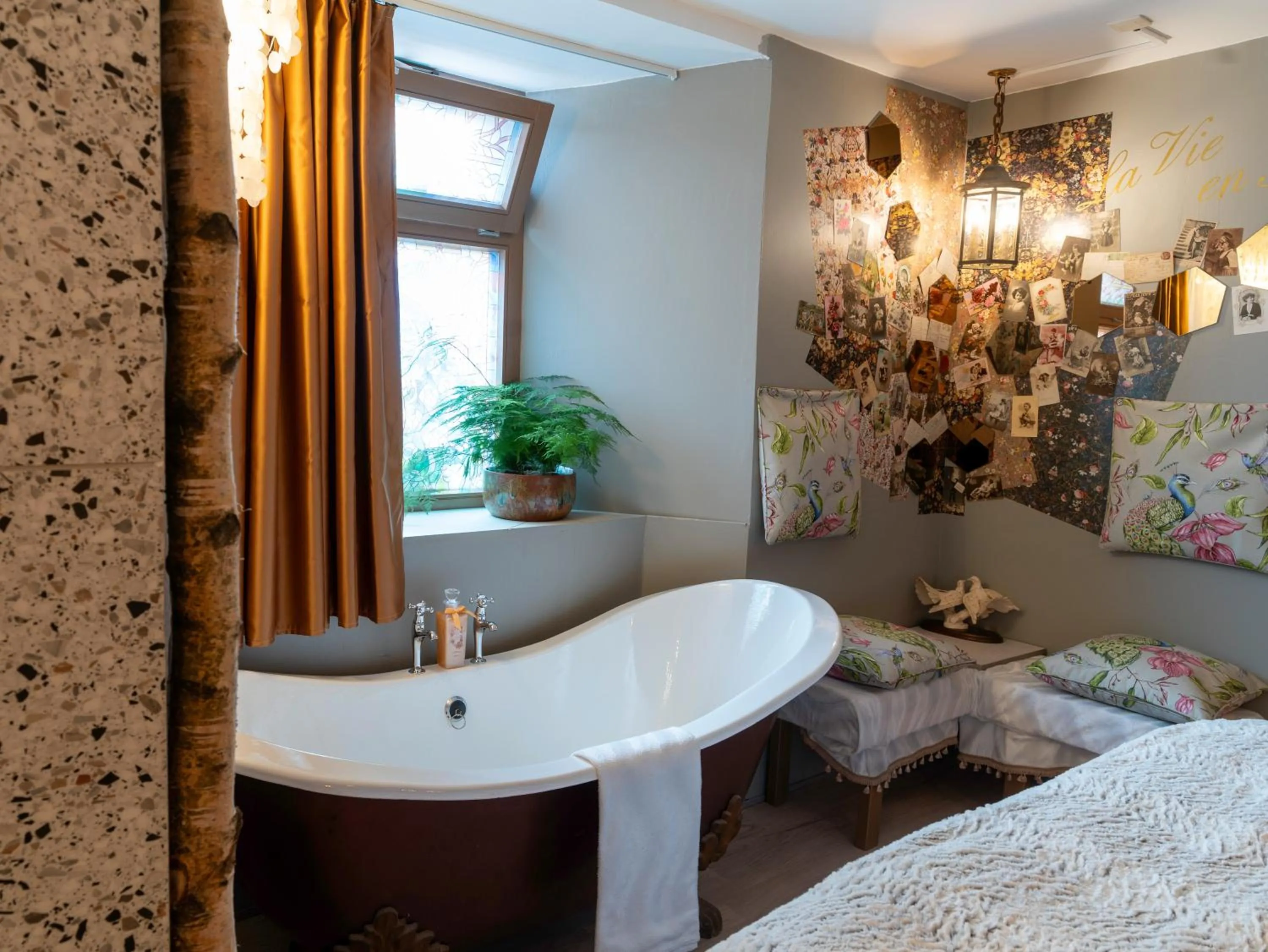 Bedroom, Bed in La Vie en Rose hotel