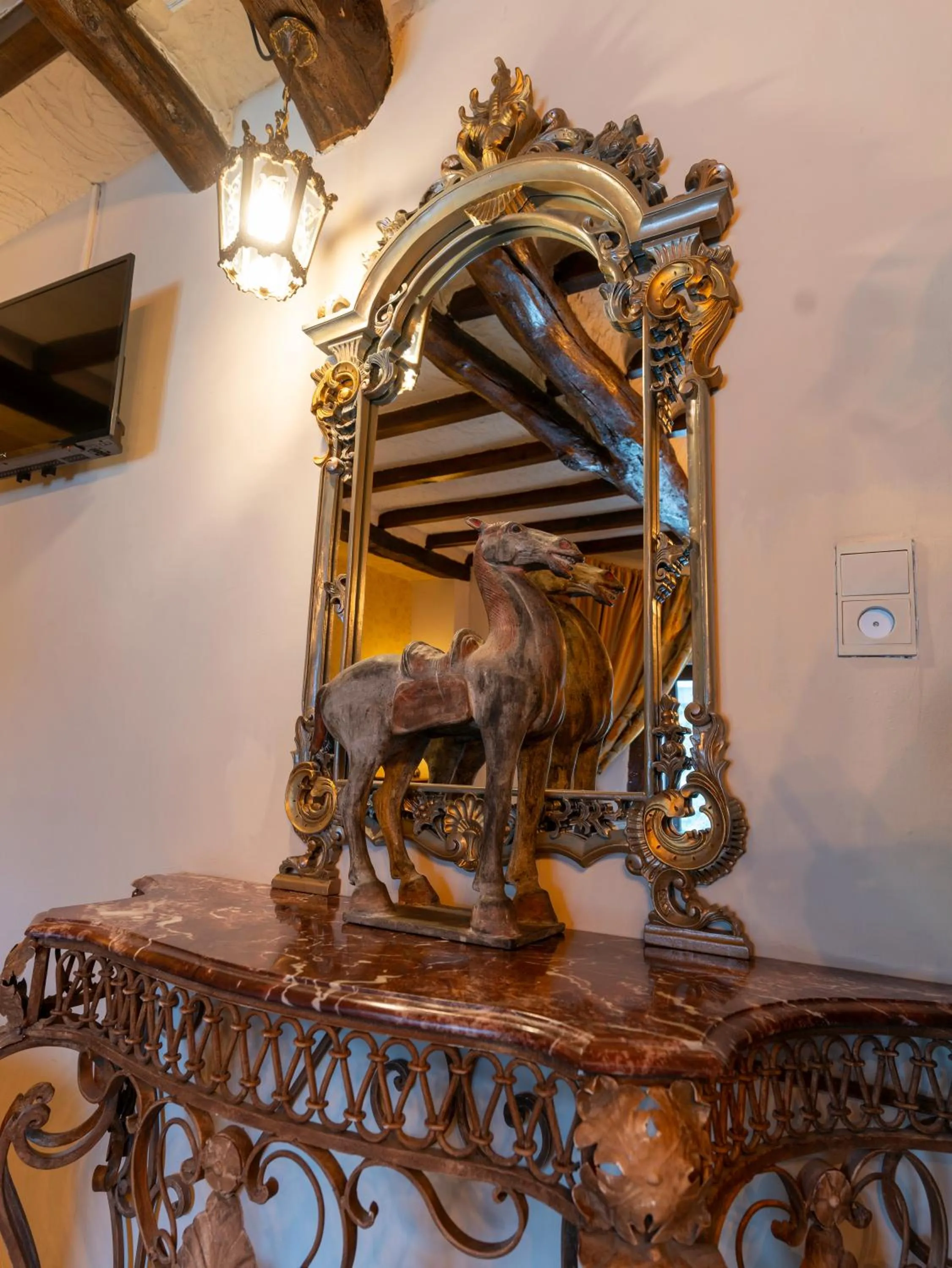 Decorative detail in La Vie en Rose hotel