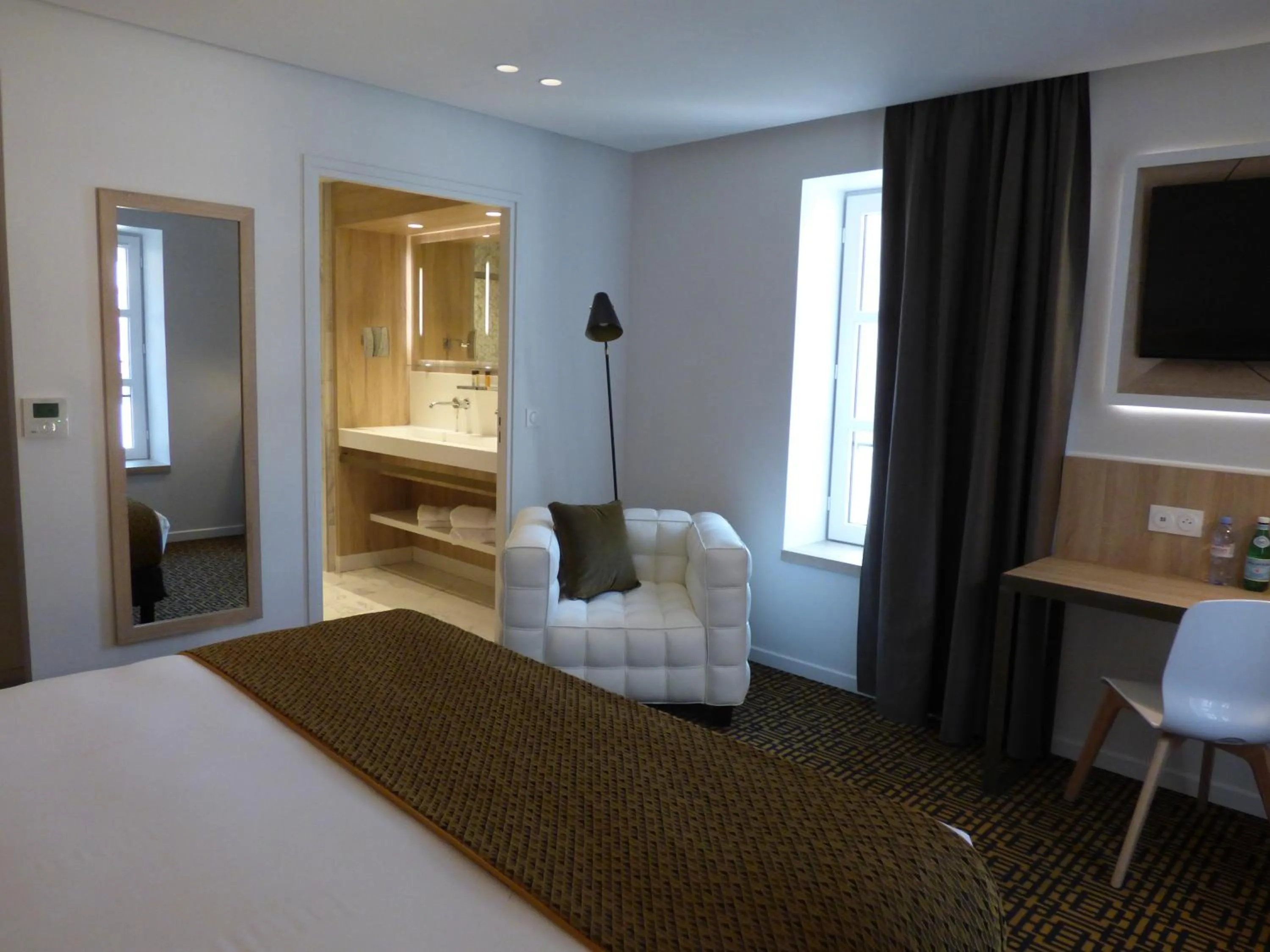 Photo of the whole room, Bed in Le Moulin des Marais