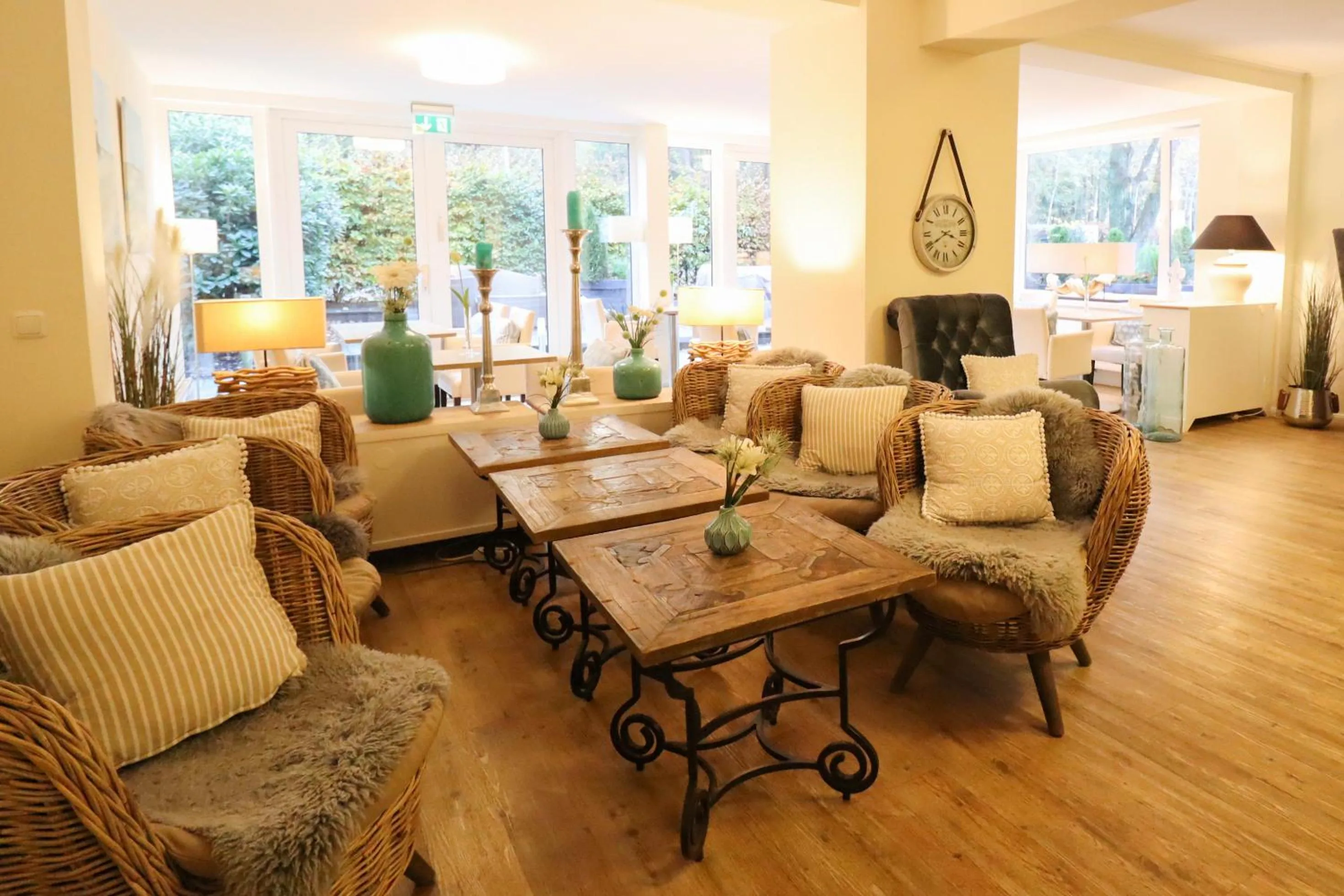 Communal lounge/ TV room in Das Frühstückshotel Sankt Peter-Ording