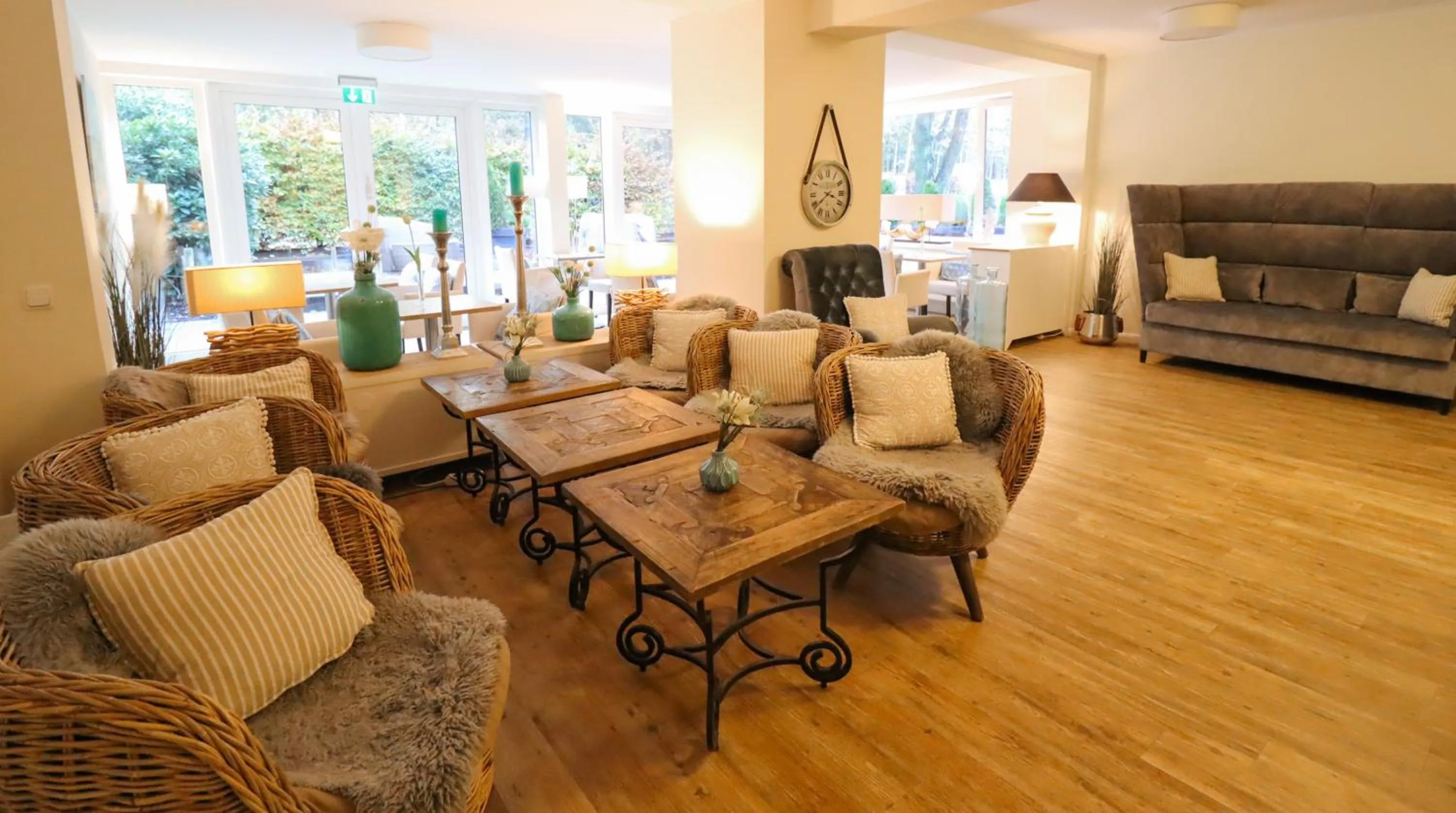 Communal lounge/ TV room in Das Frühstückshotel Sankt Peter-Ording