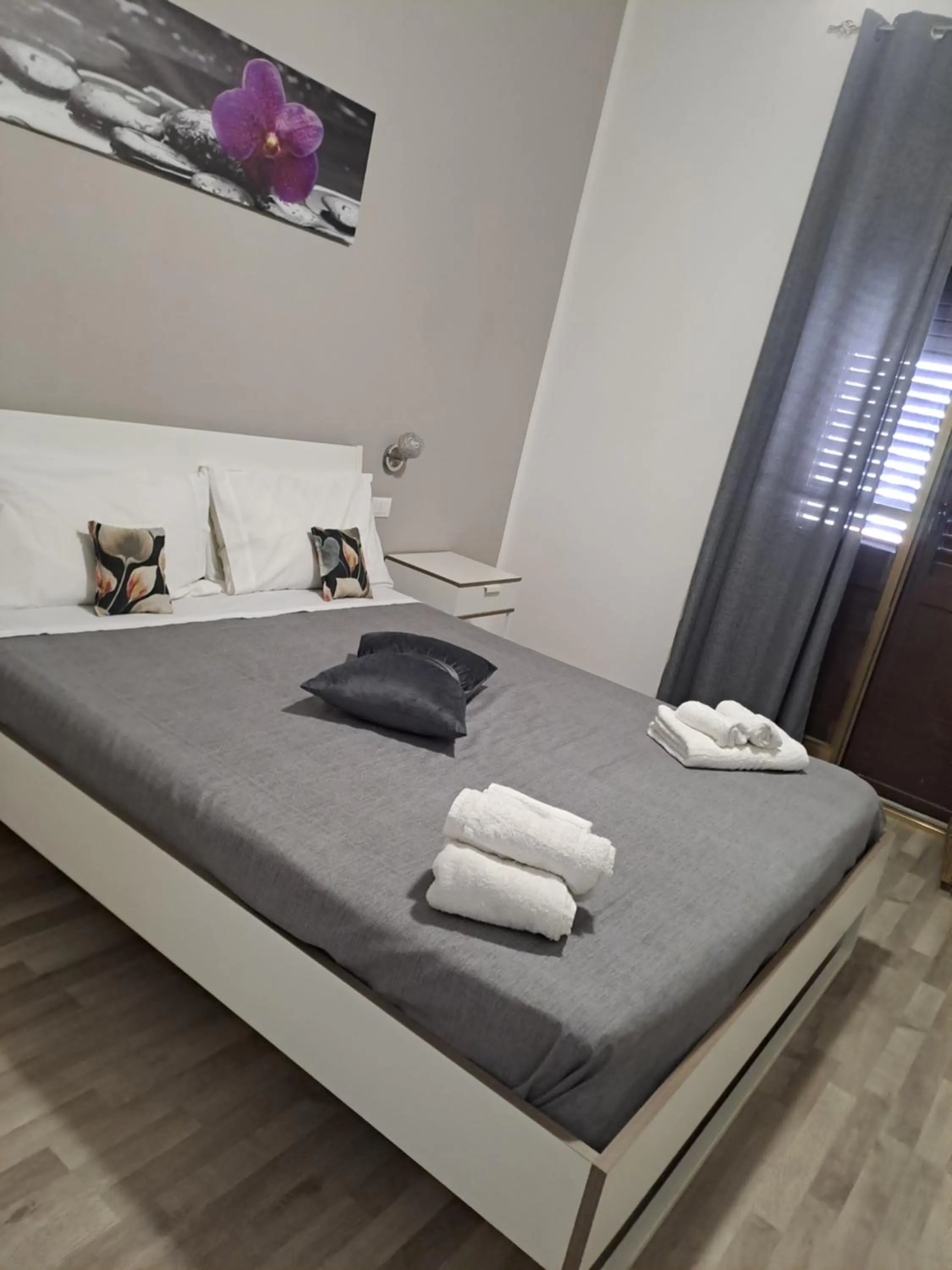 Bed in Bedroom la stazione