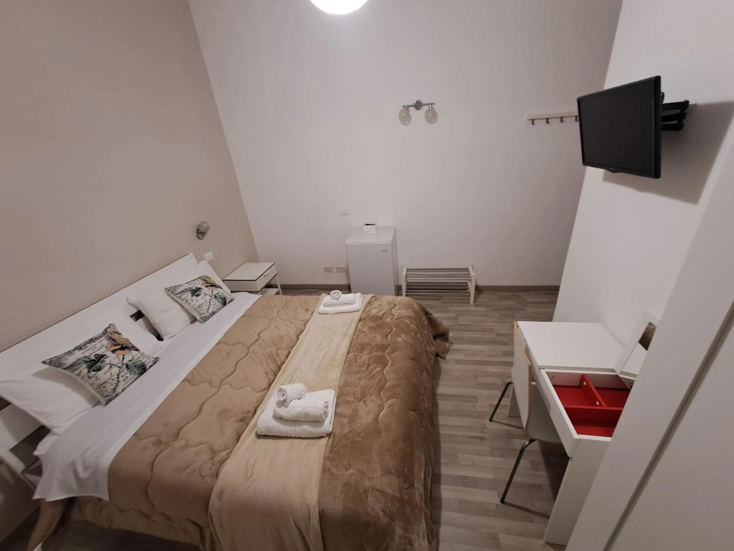 Bedroom, Bed in Bedroom la stazione