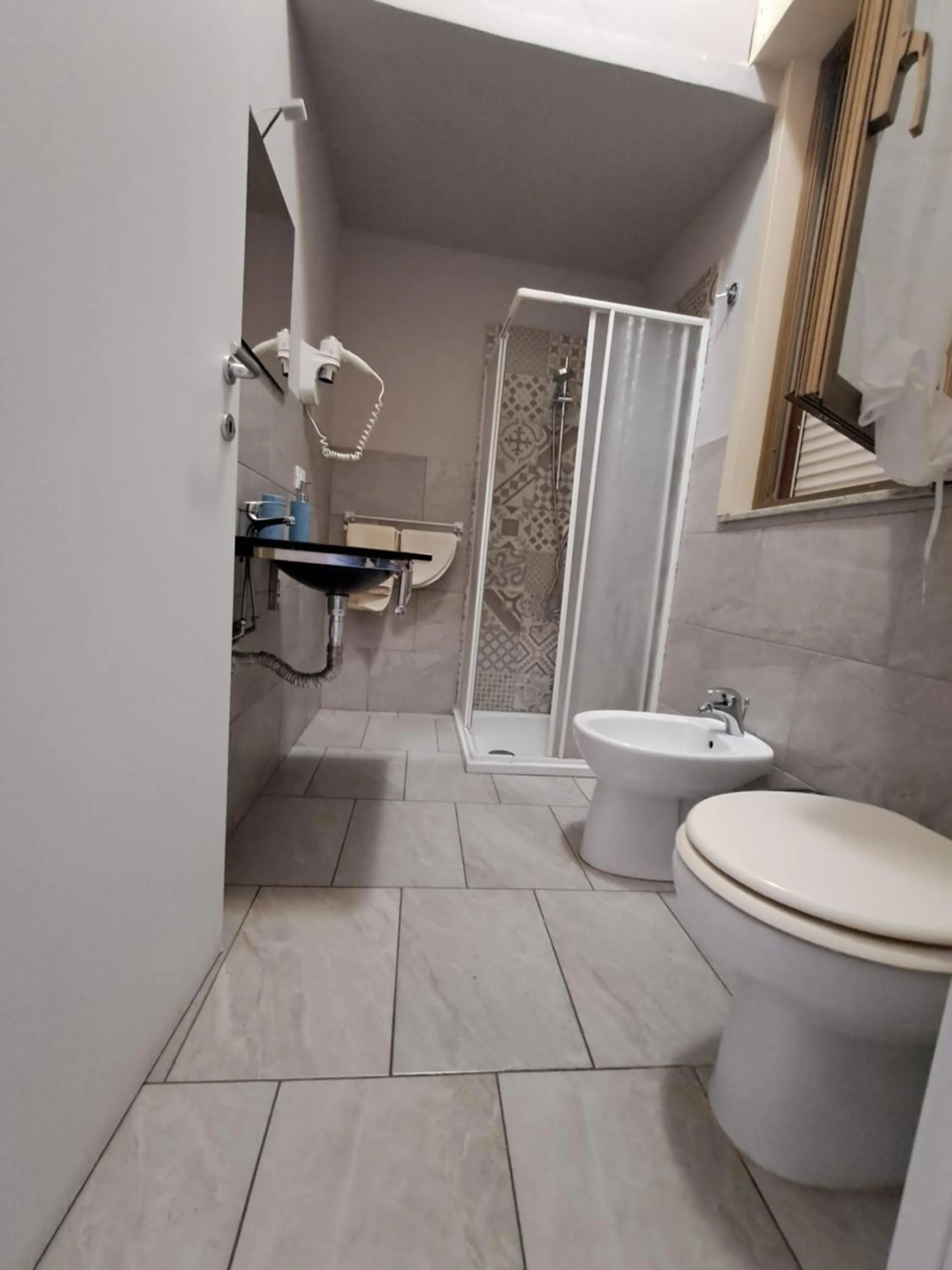 Shower in Bedroom la stazione