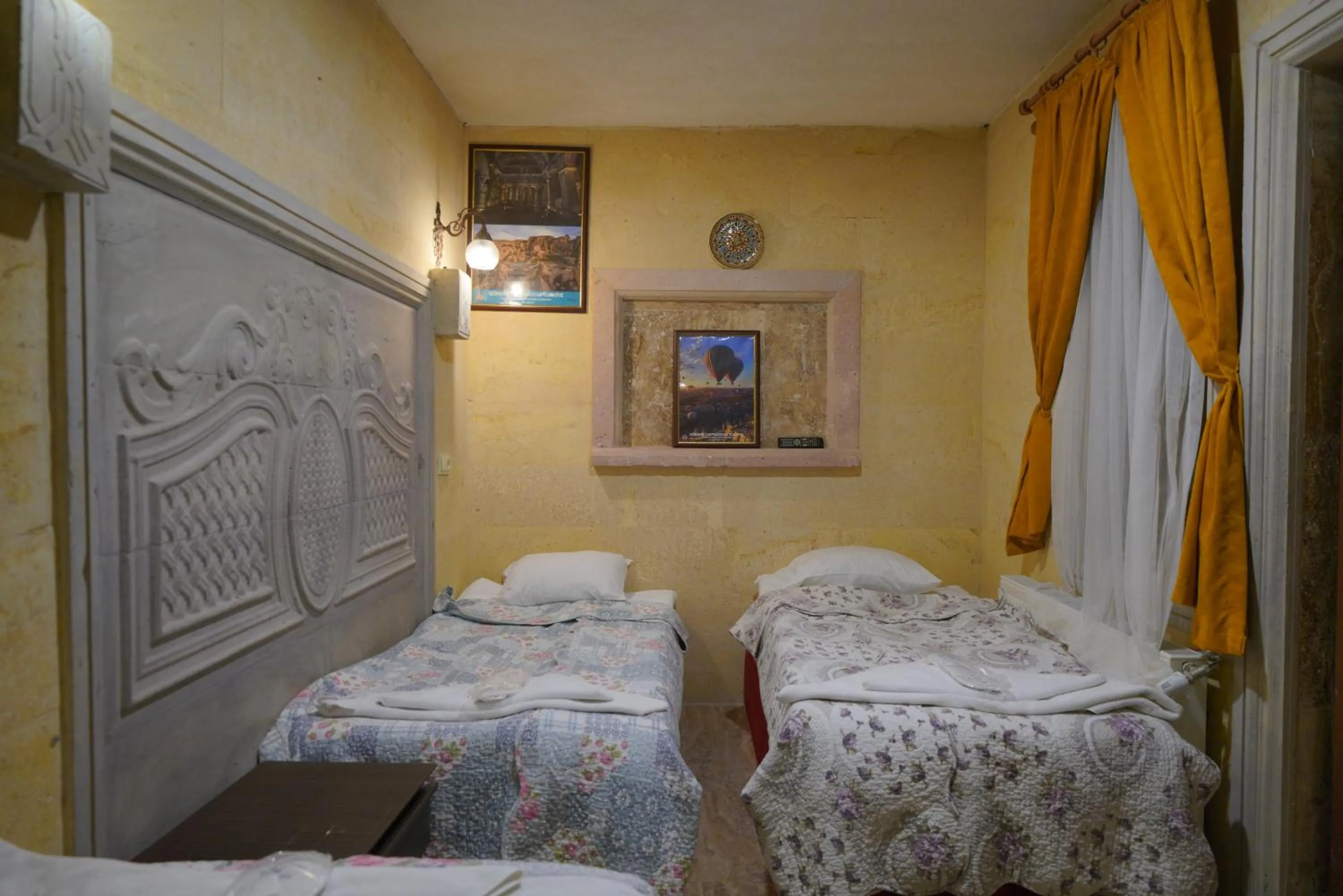 Photo of the whole room, Bed in Lucky Luke Stone House