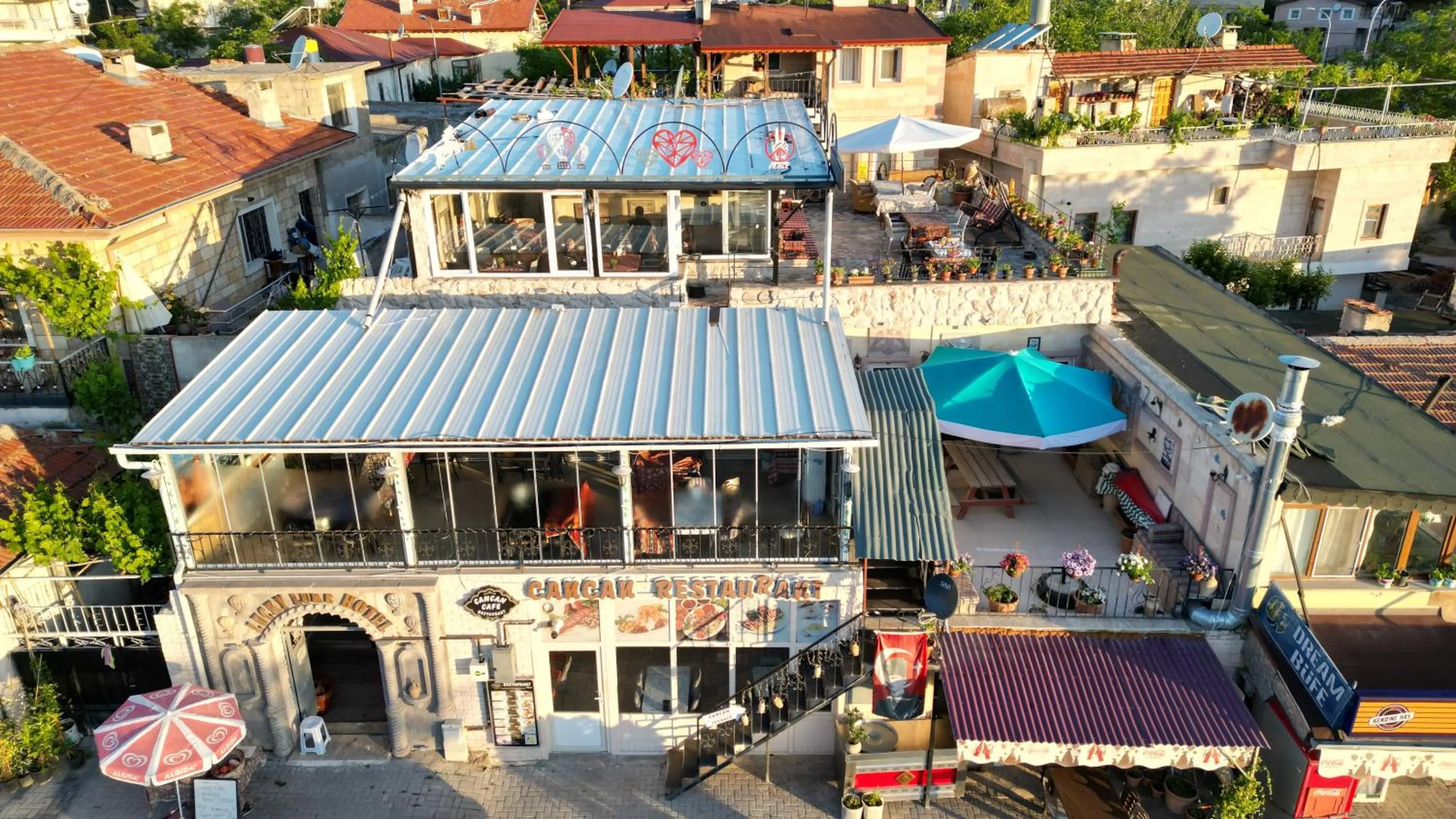 Day in Lucky Luke Stone House