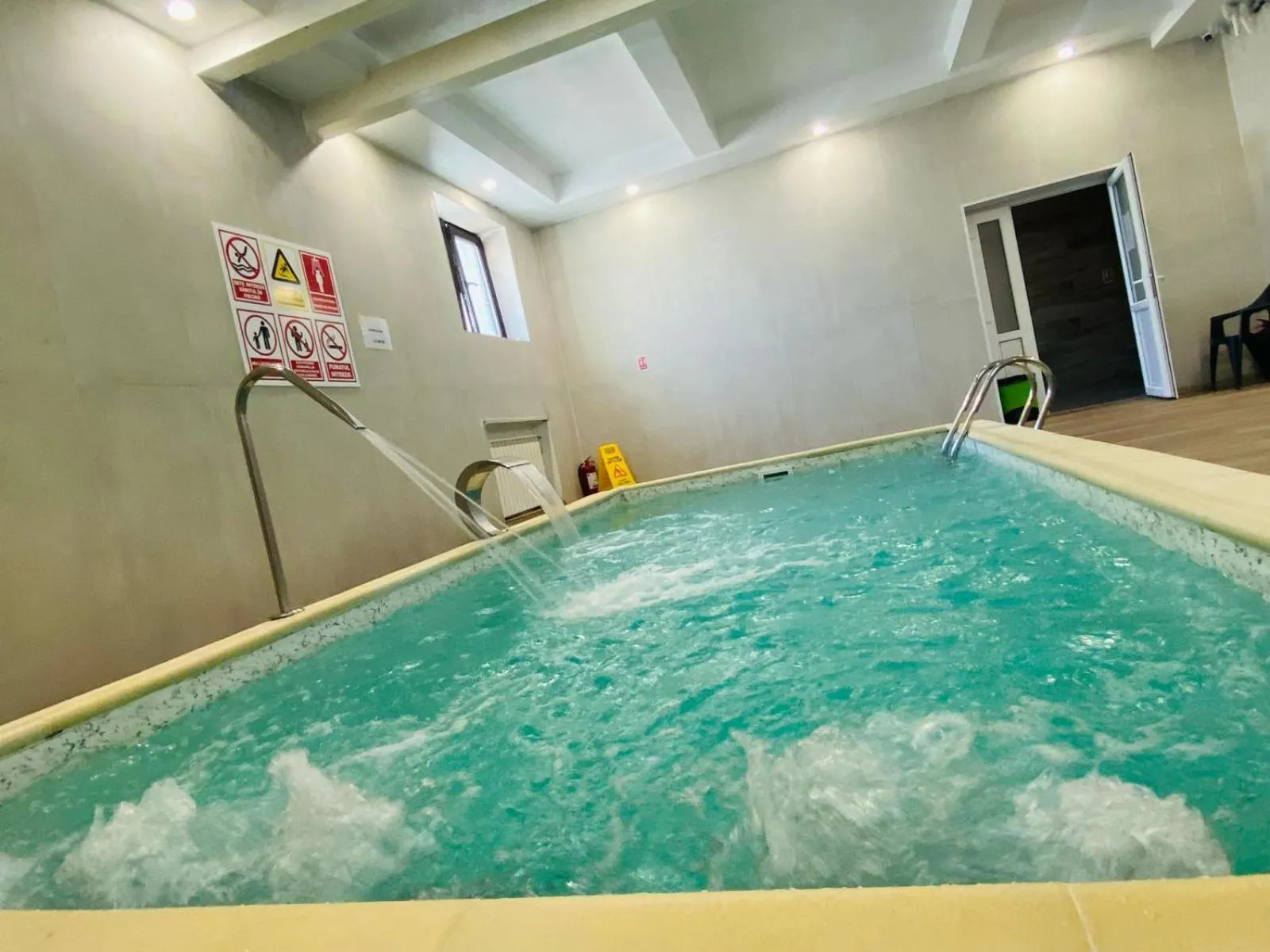 Swimming pool in Hotel Bulevard Predeal