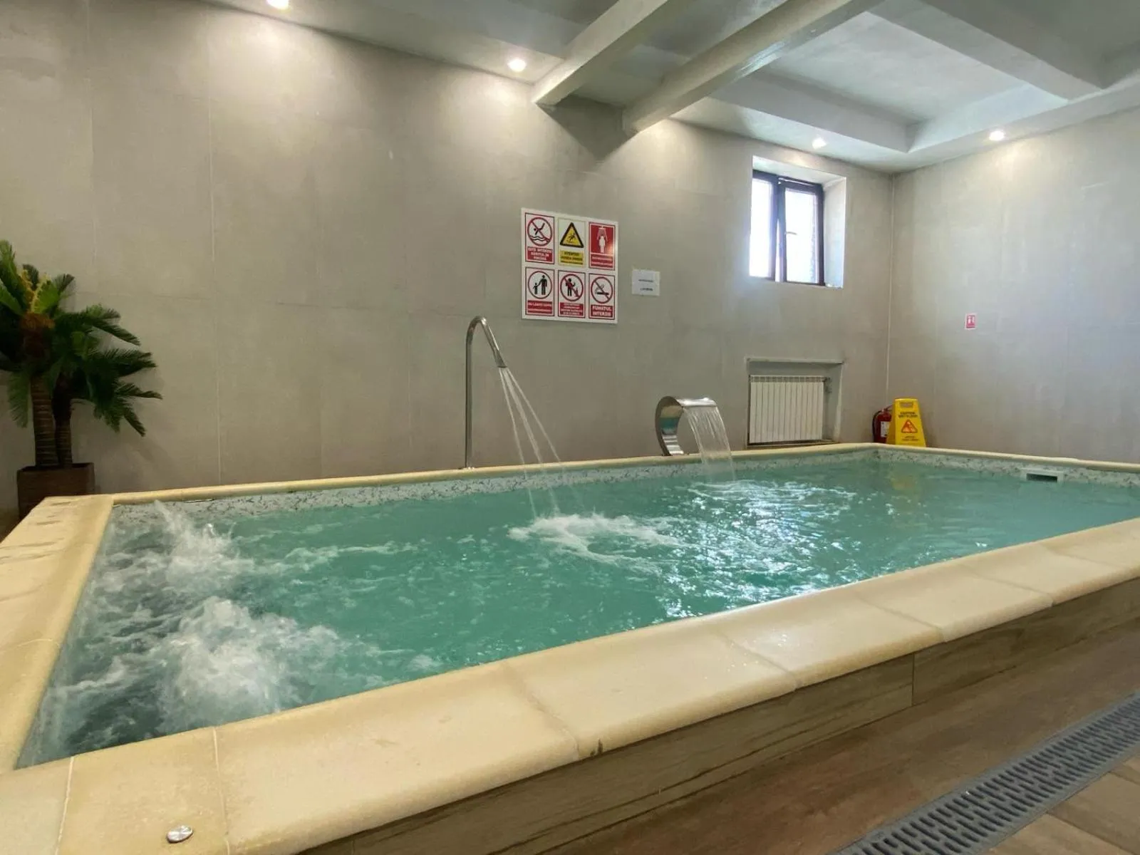 Swimming pool in Hotel Bulevard Predeal