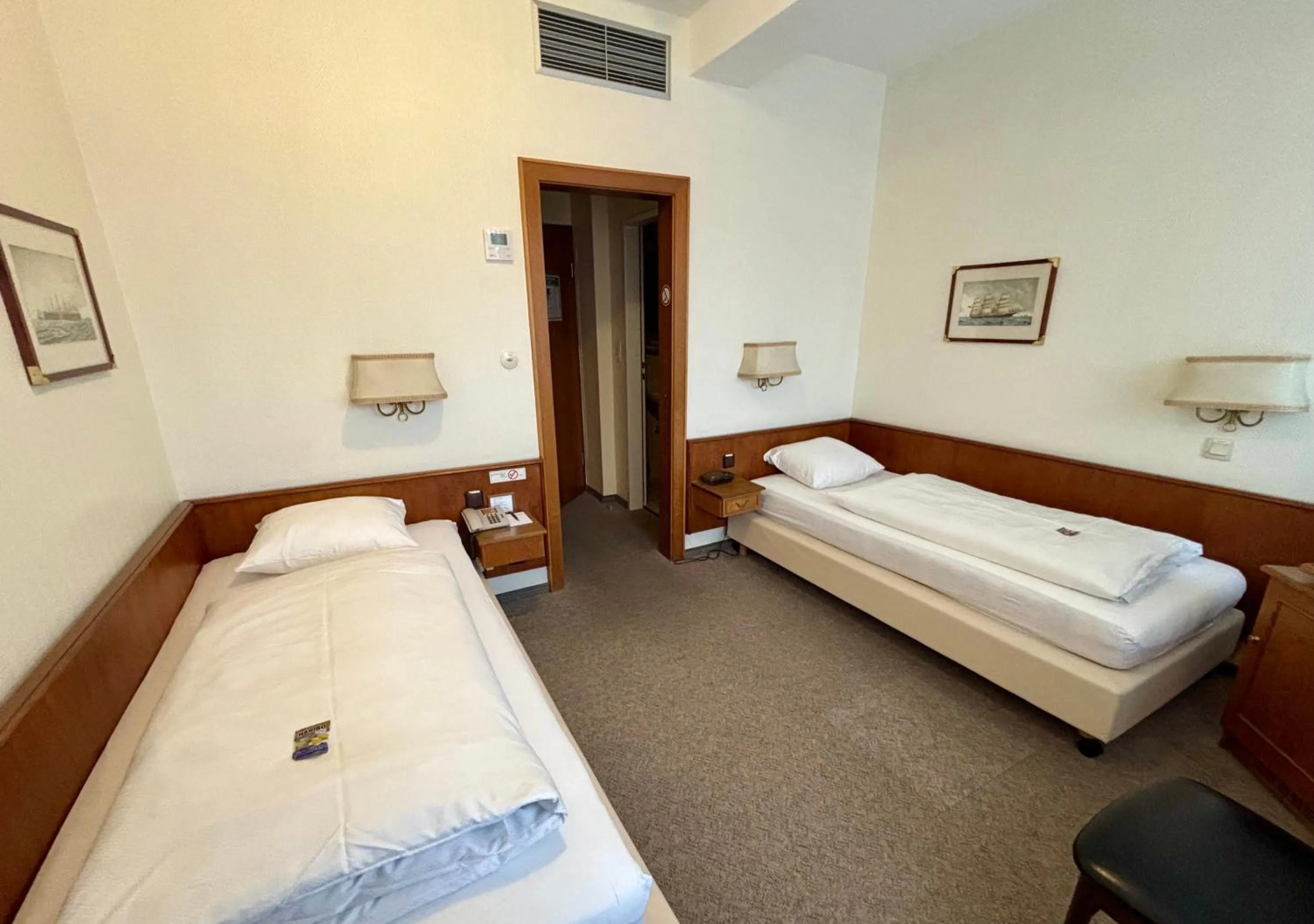 Photo of the whole room, Bed in Hotel am Rathaus